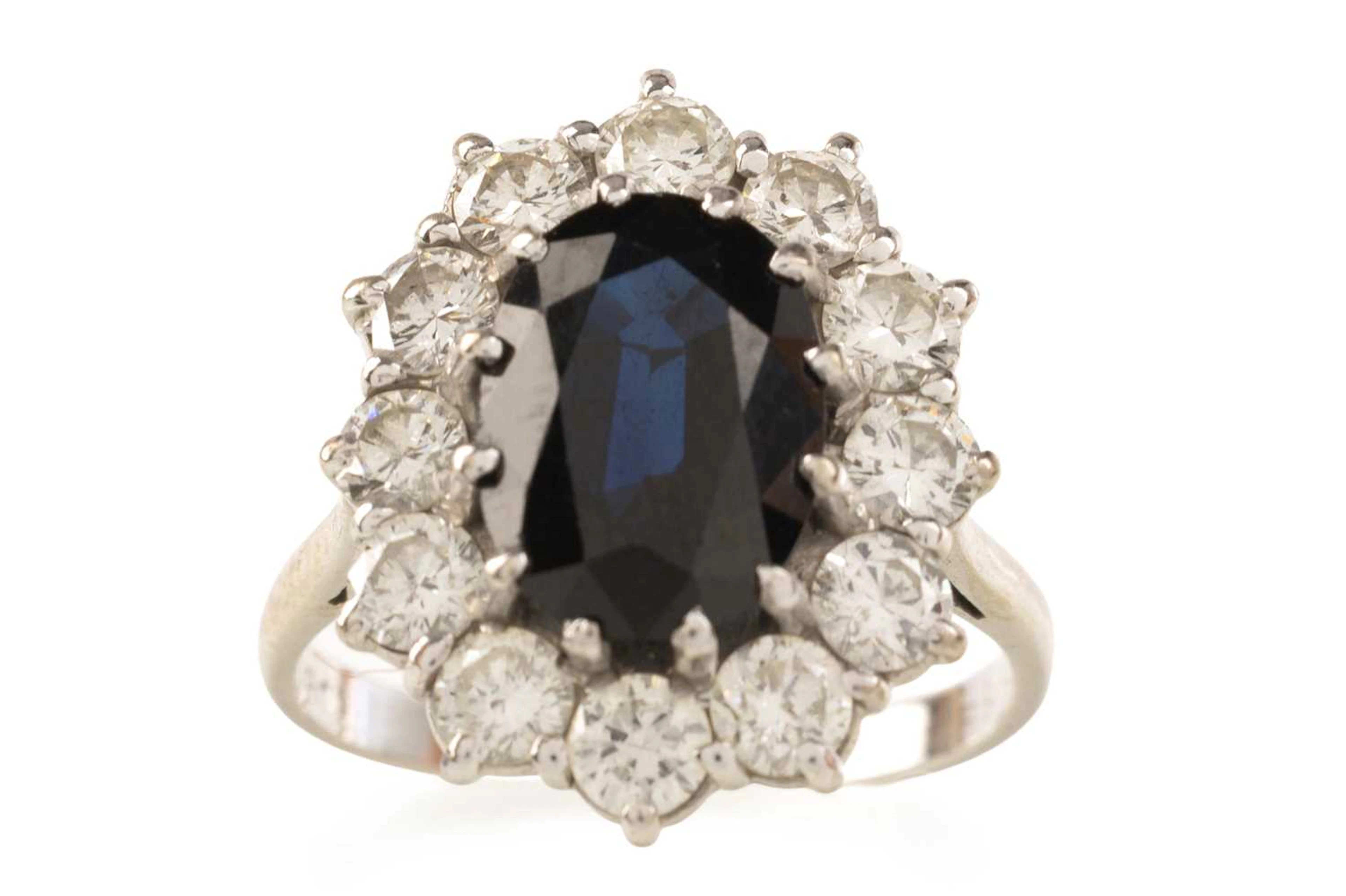 SAPPHIRE AND DIAMOND CLUSTER RING LATE 20TH CENTURY