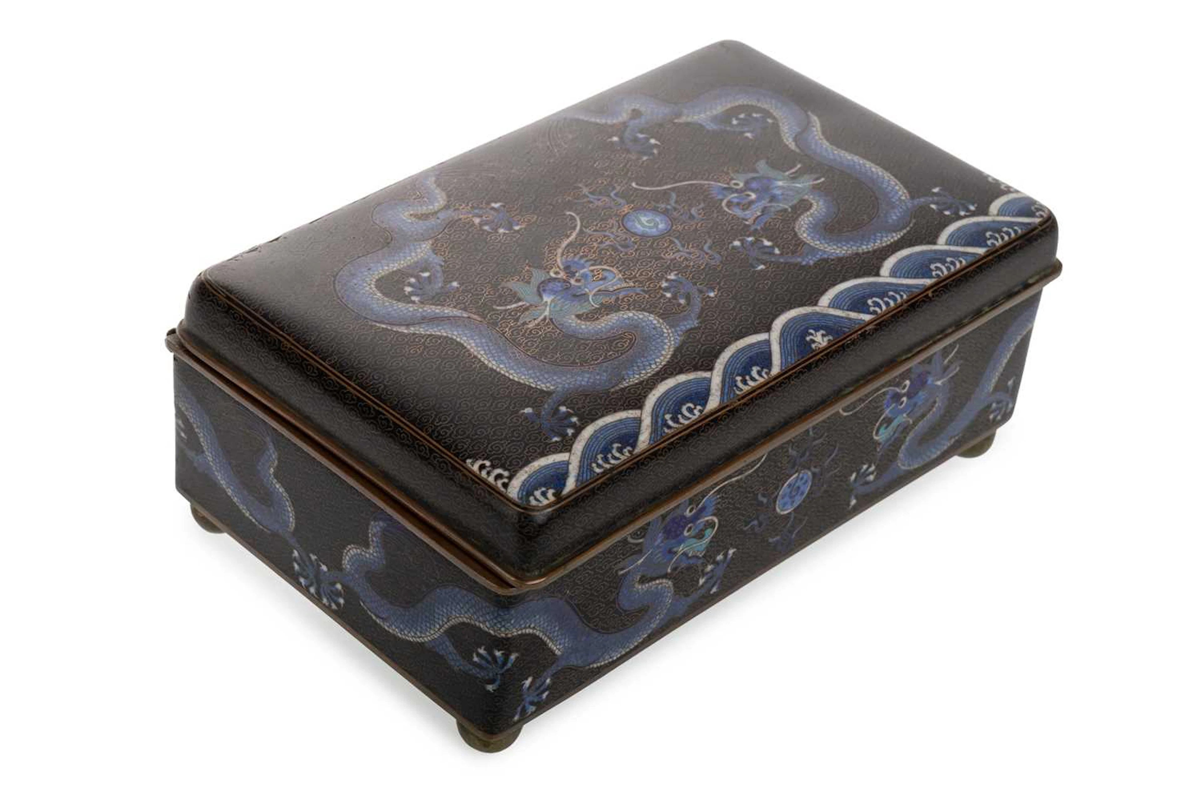 CHINESE CLOISONNE BOX EARLY 20TH CENTURY