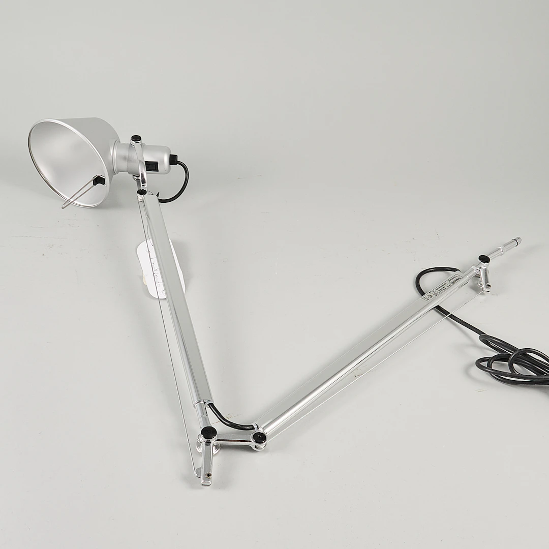 M. DE LUCCHI & G. FASSINA. Skrivbordslampa för Artemide, med bordsfäste