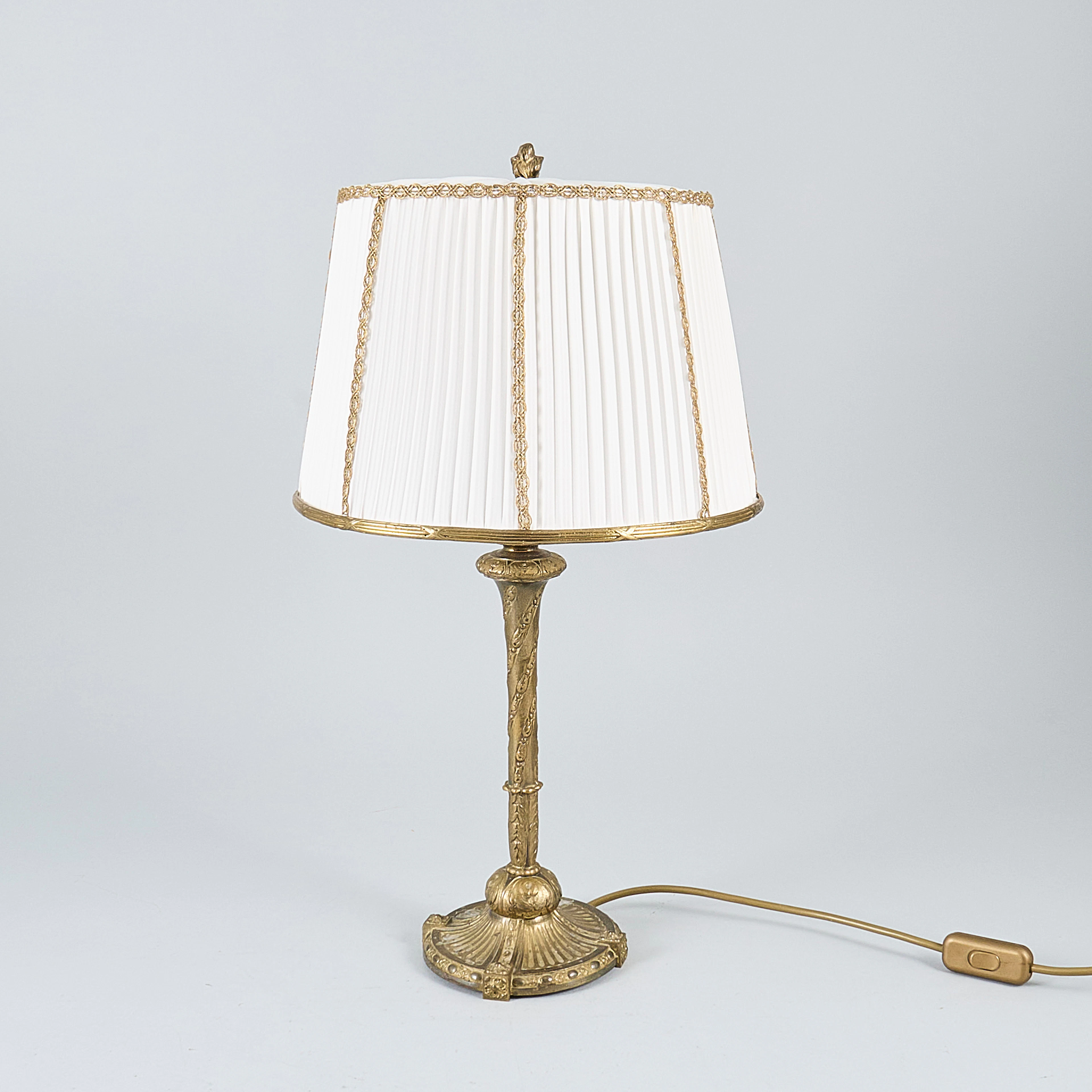 BORDSLAMPA, 1940-tal.