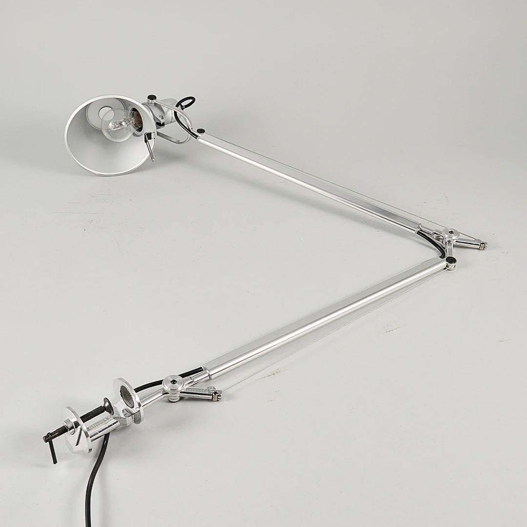 M. DE LUCCHI & G. FASSINA. Skrivbordslampa för Artemide, med bordsfäste