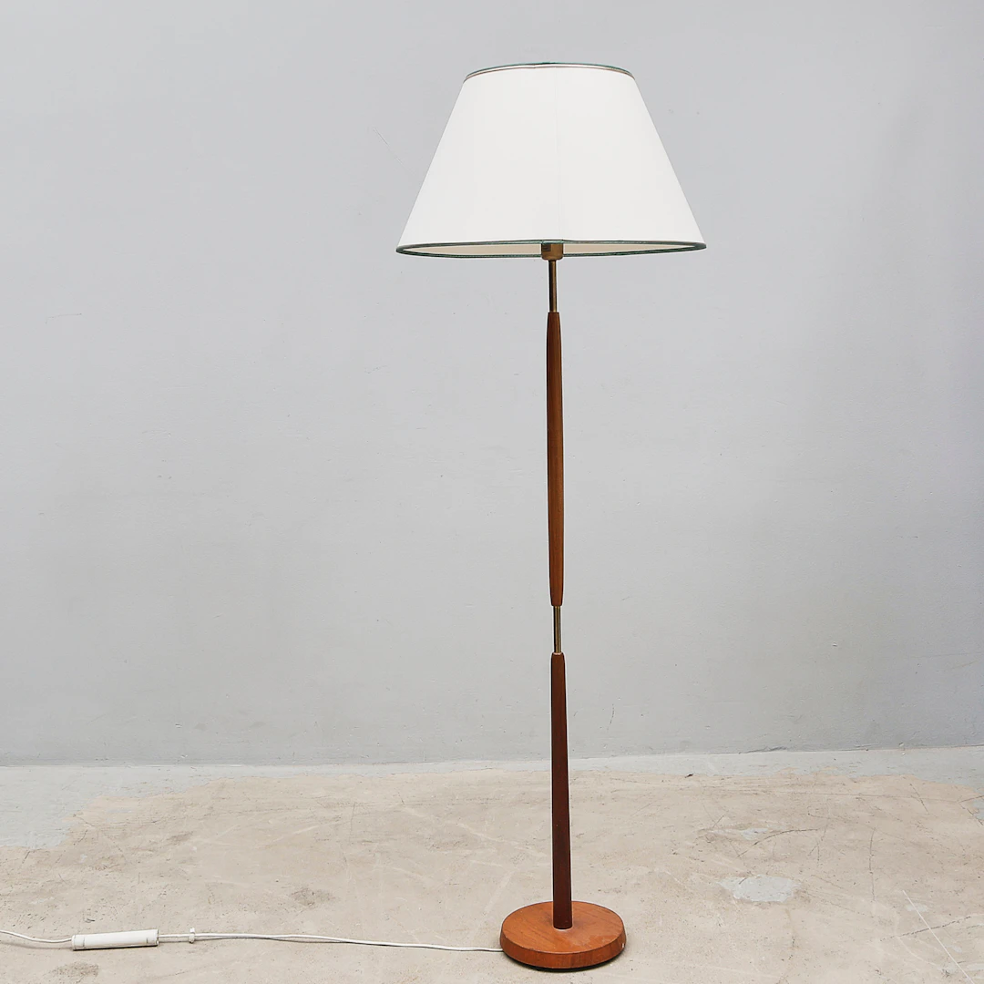 GOLVLAMPA. Teak/Mässing, NAF.