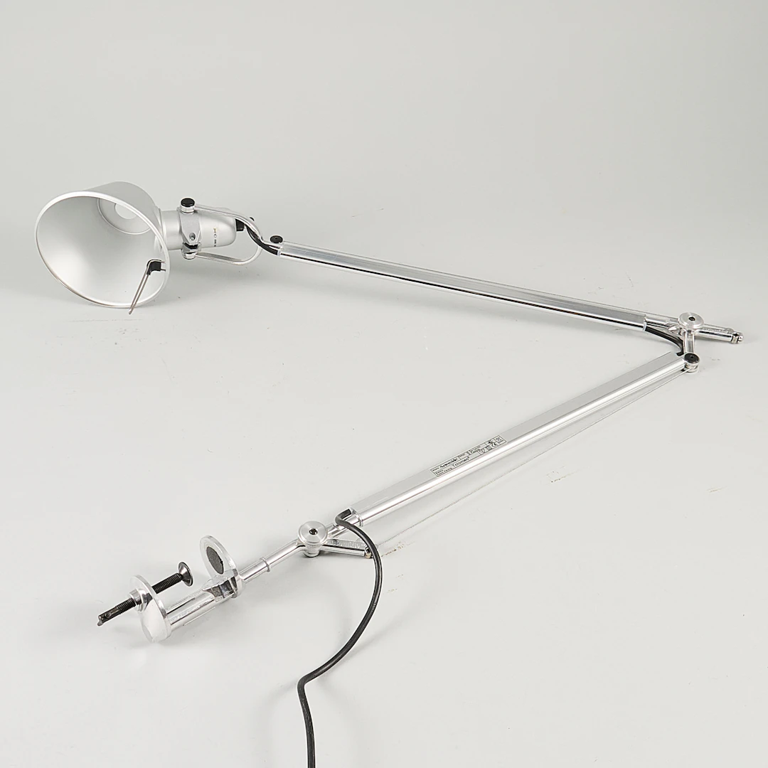 M. DE LUCCHI & G. FASSINA. Skrivbordslampa för Artemide, med bordsfäste
