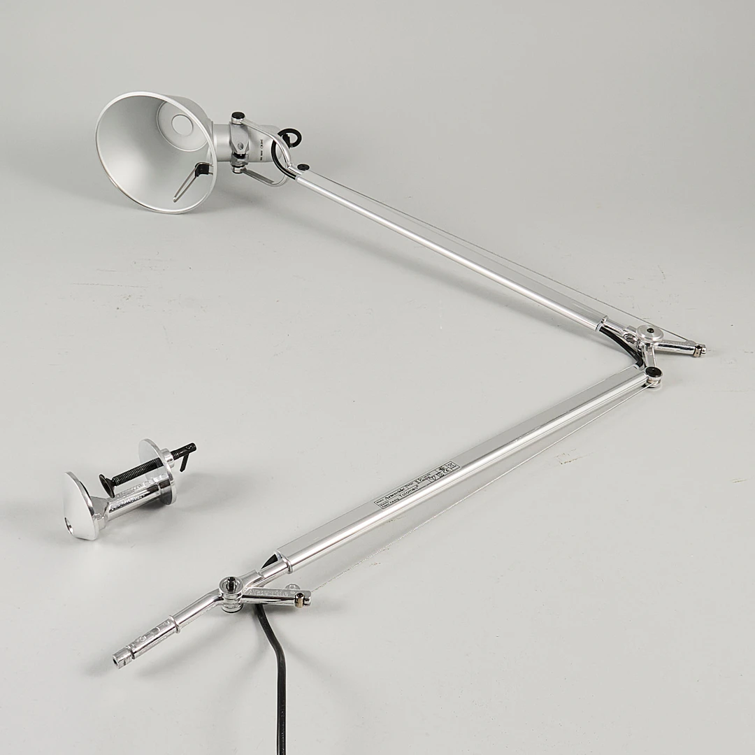 M. DE LUCCHI & G. FASSINA. Skrivbordslampa för Artemide, med bordsfäste