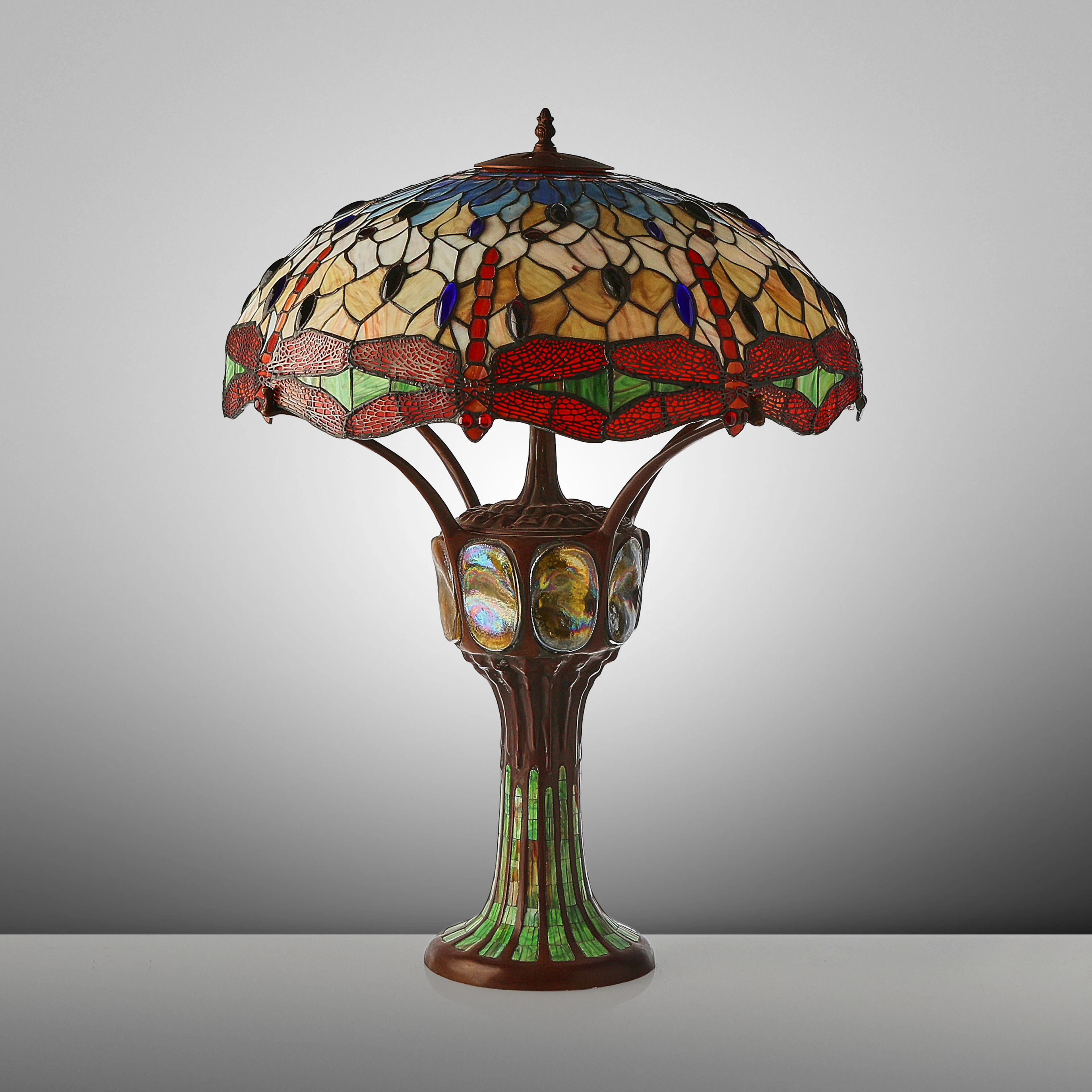 BORDSLAMPA, Tiffanystil.