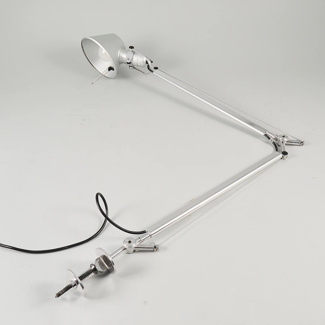 M. DE LUCCHI & G. FASSINA. Skrivbordslampa för Artemide, med bordsfäste