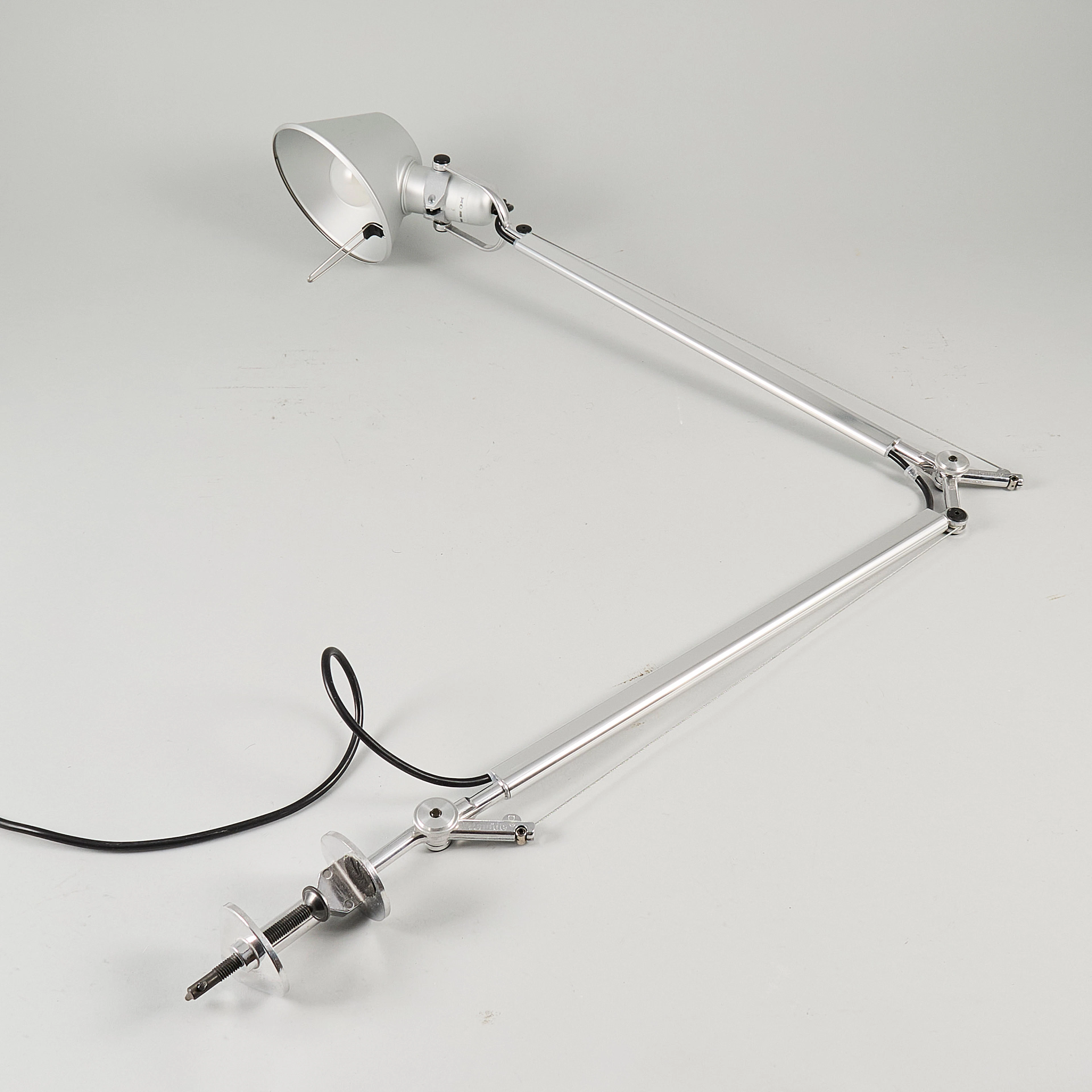 M. DE LUCCHI & G. FASSINA. Skrivbordslampa för Artemide, med bordsfäste