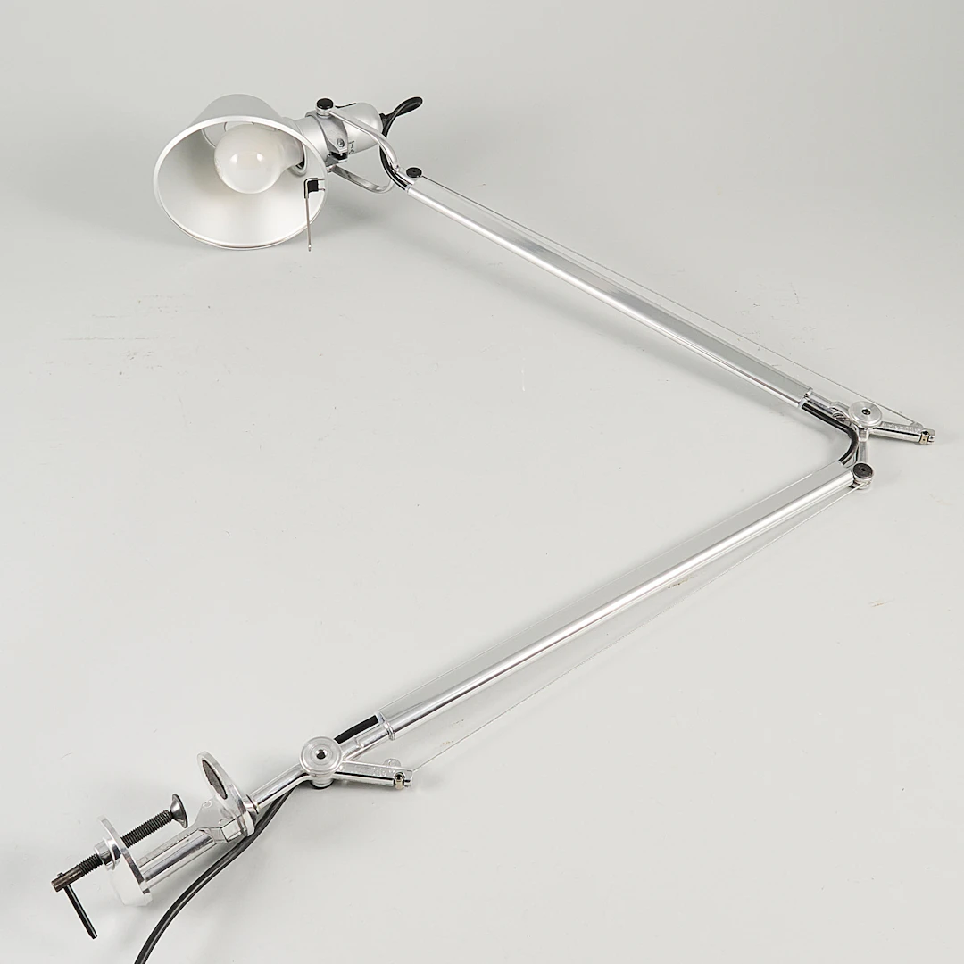 M. DE LUCCHI & G. FASSINA. Skrivbordslampa för Artemide, med bordsfäste