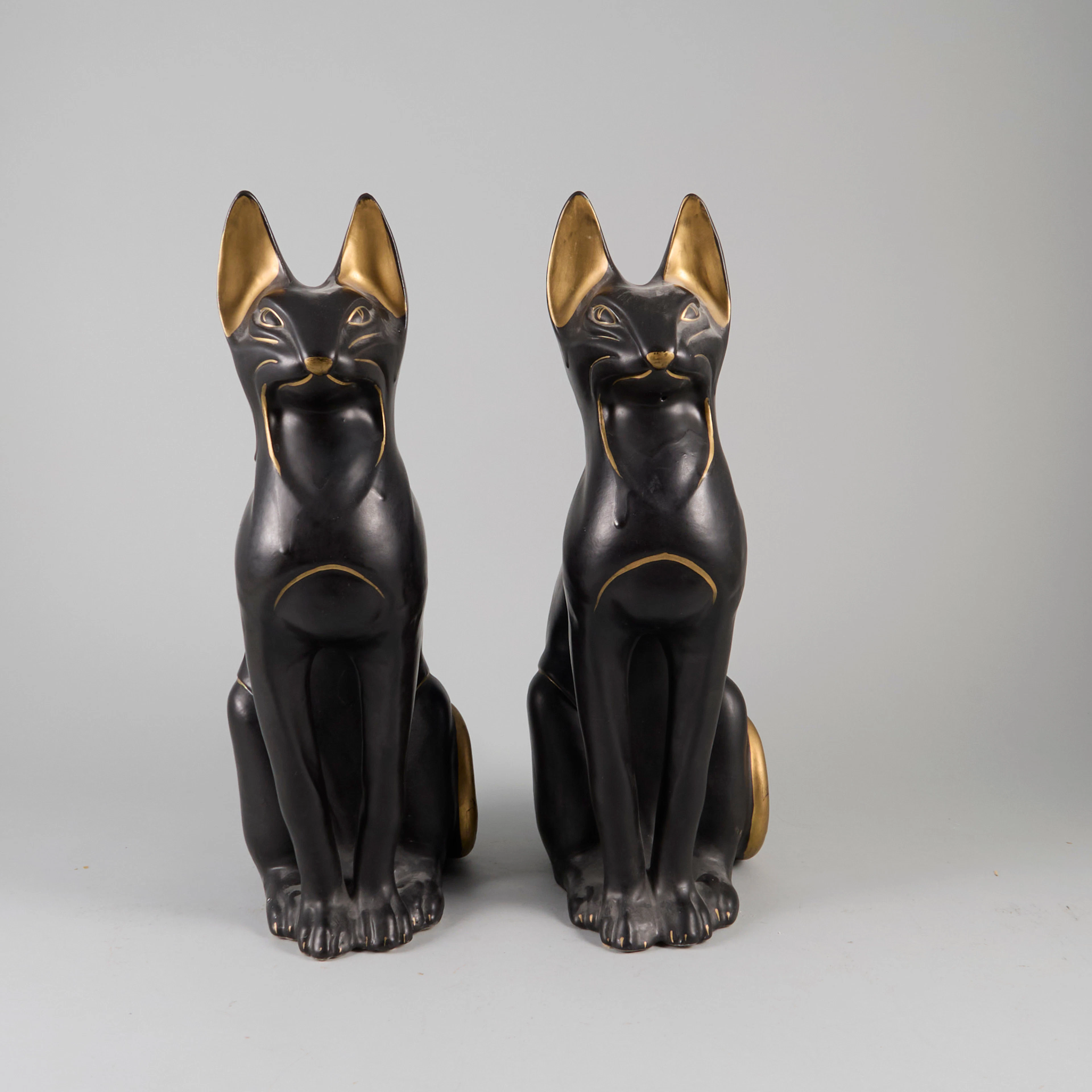 SKULPTURER 2 st, Katter, Egyptiserande.