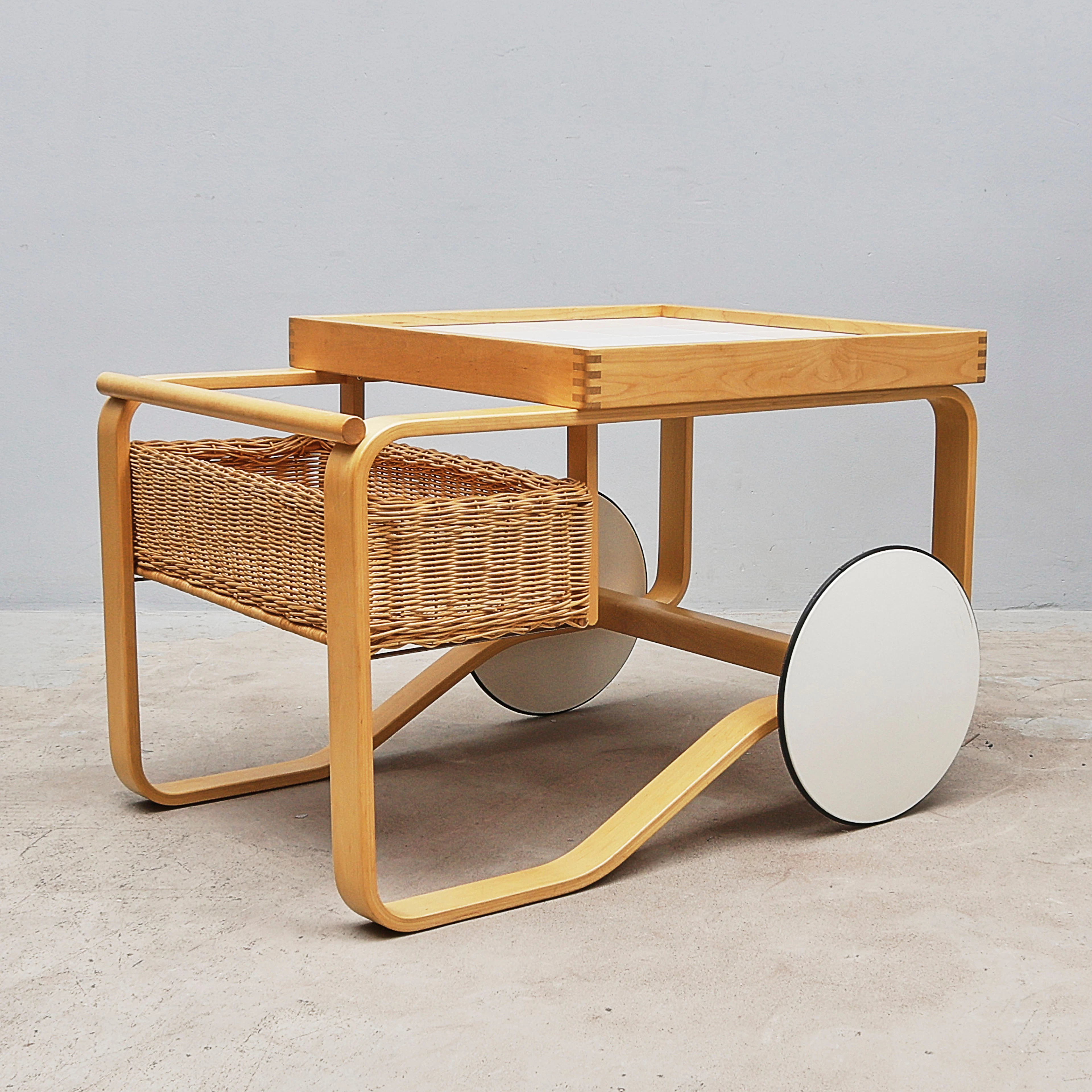 ALVAR AALTO. Serveringsvagn, Artek, modell 901.