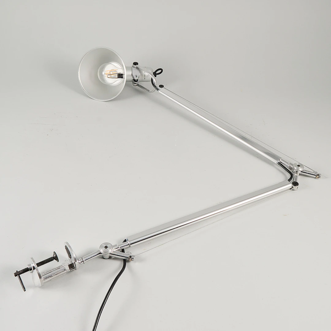 M. DE LUCCHI & G. FASSINA. Skrivbordslampa för Artemide, med bordsfäste