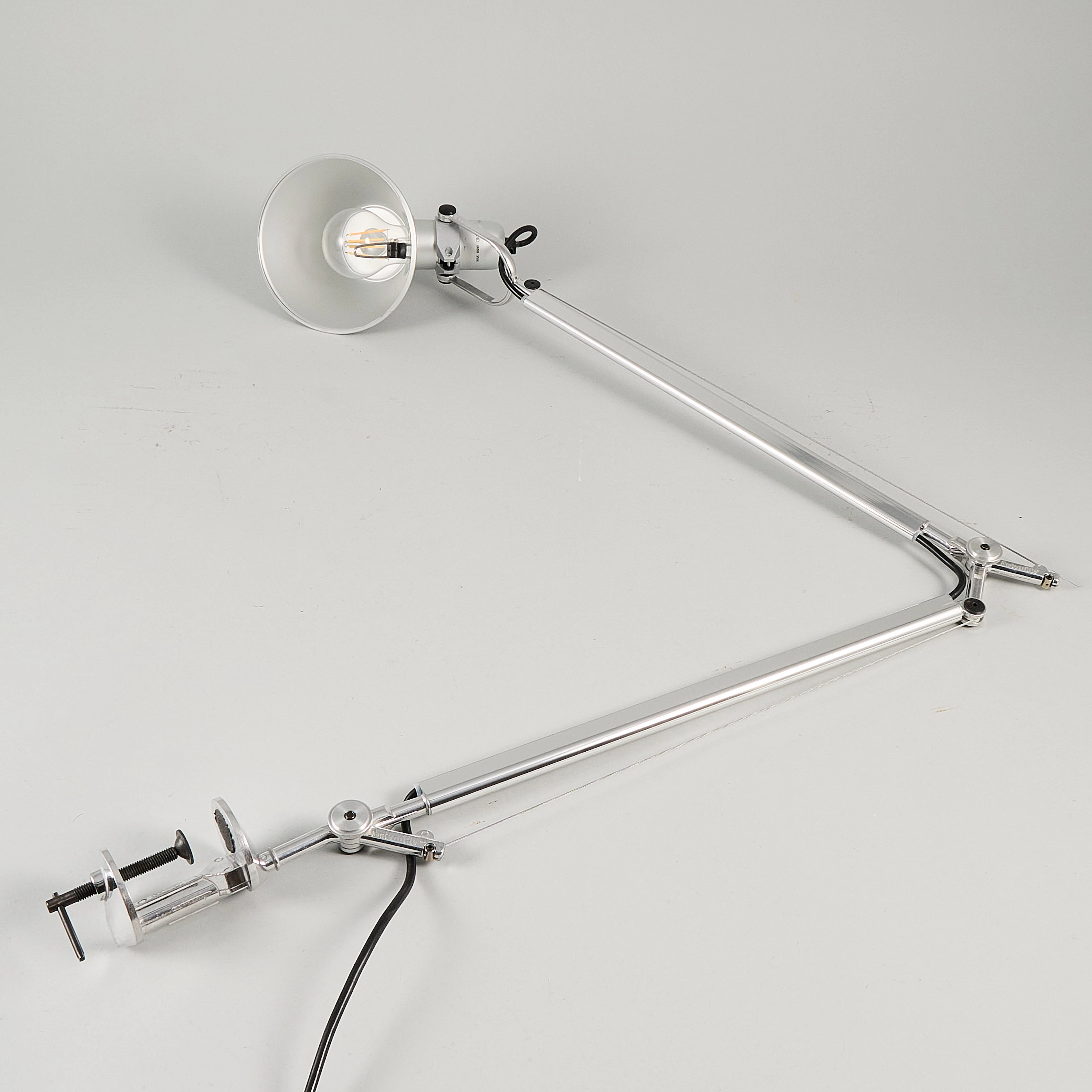 M. DE LUCCHI & G. FASSINA. Skrivbordslampa för Artemide, med bordsfäste