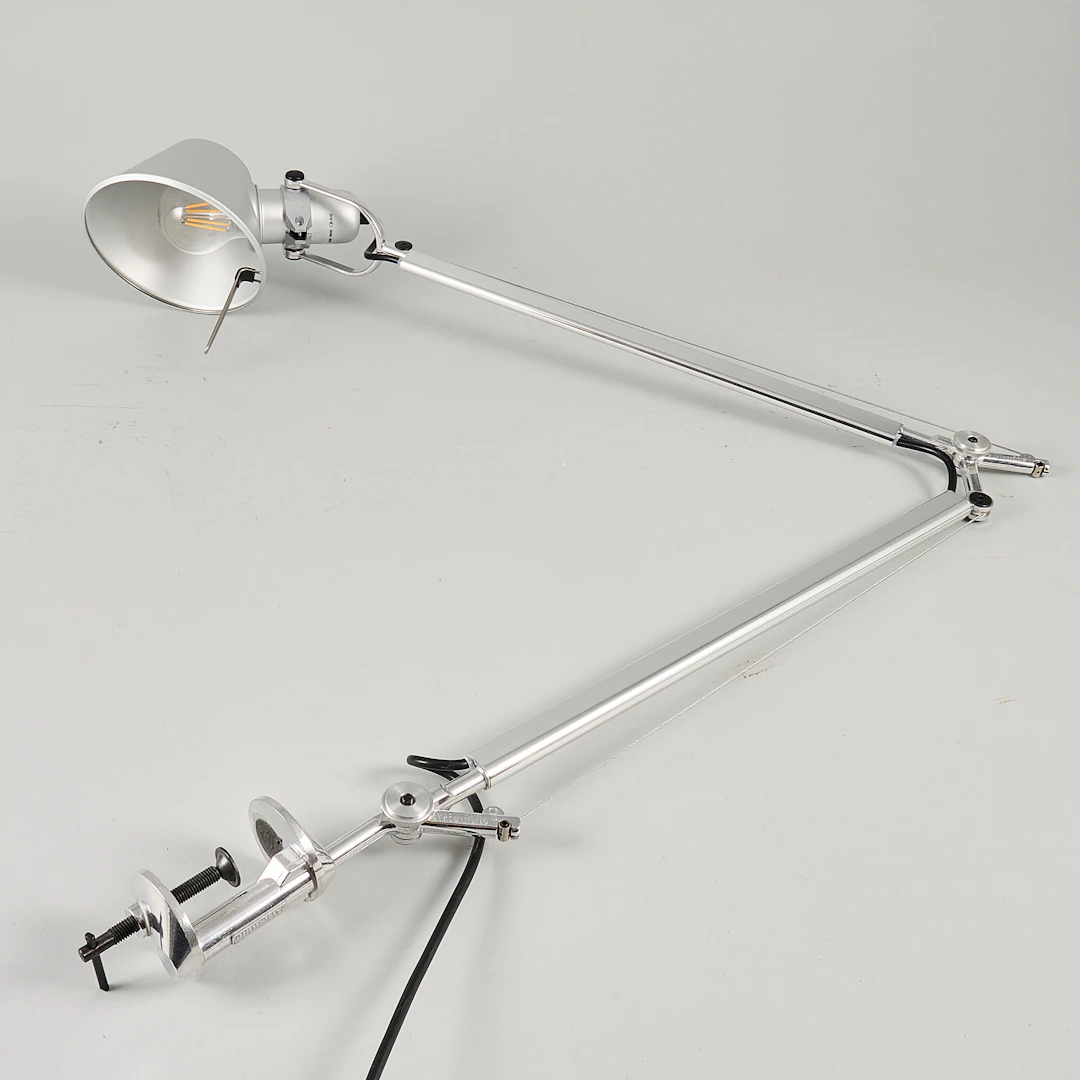 M. DE LUCCHI & G. FASSINA. Skrivbordslampa för Artemide, med bordsfäste
