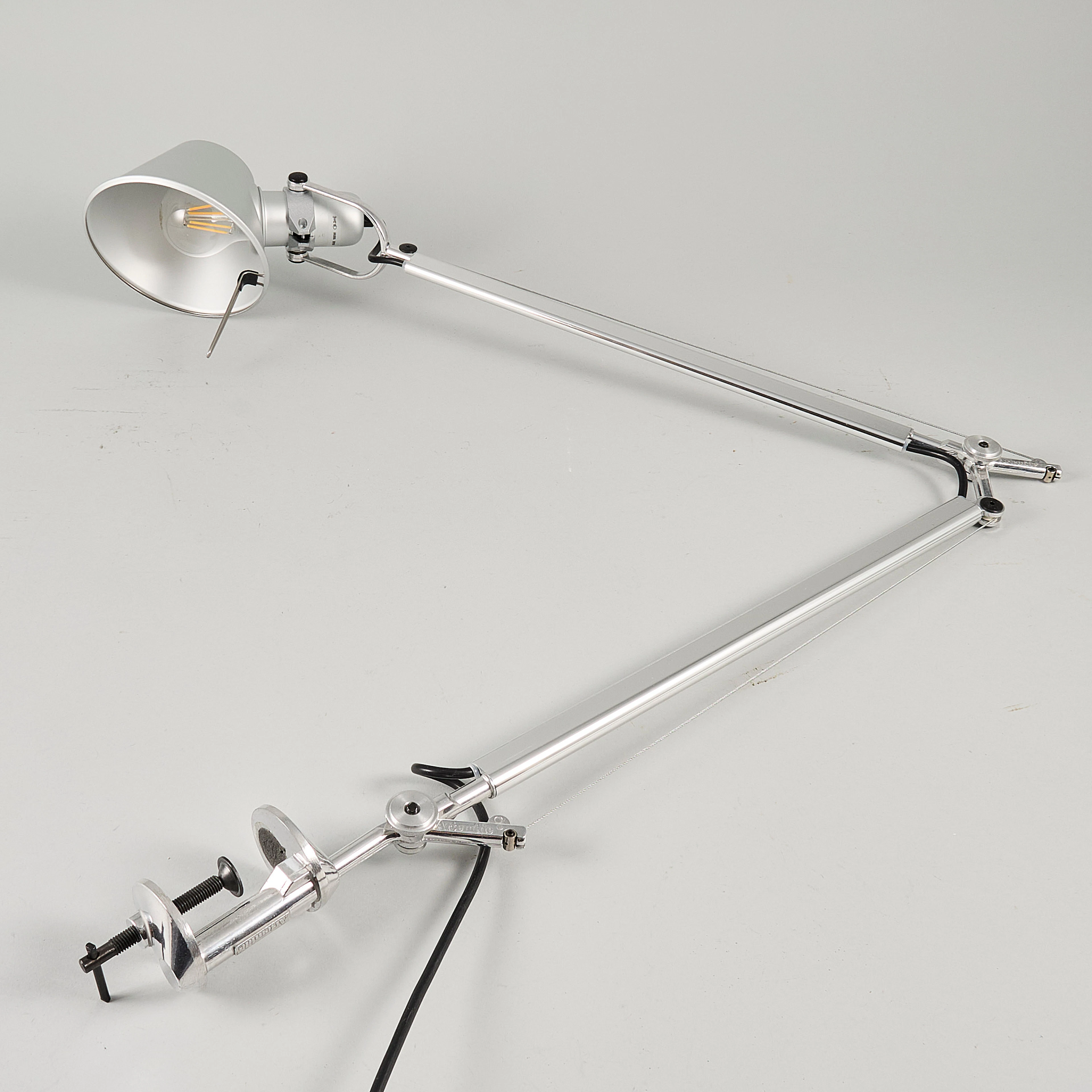 M. DE LUCCHI & G. FASSINA. Skrivbordslampa för Artemide, med bordsfäste
