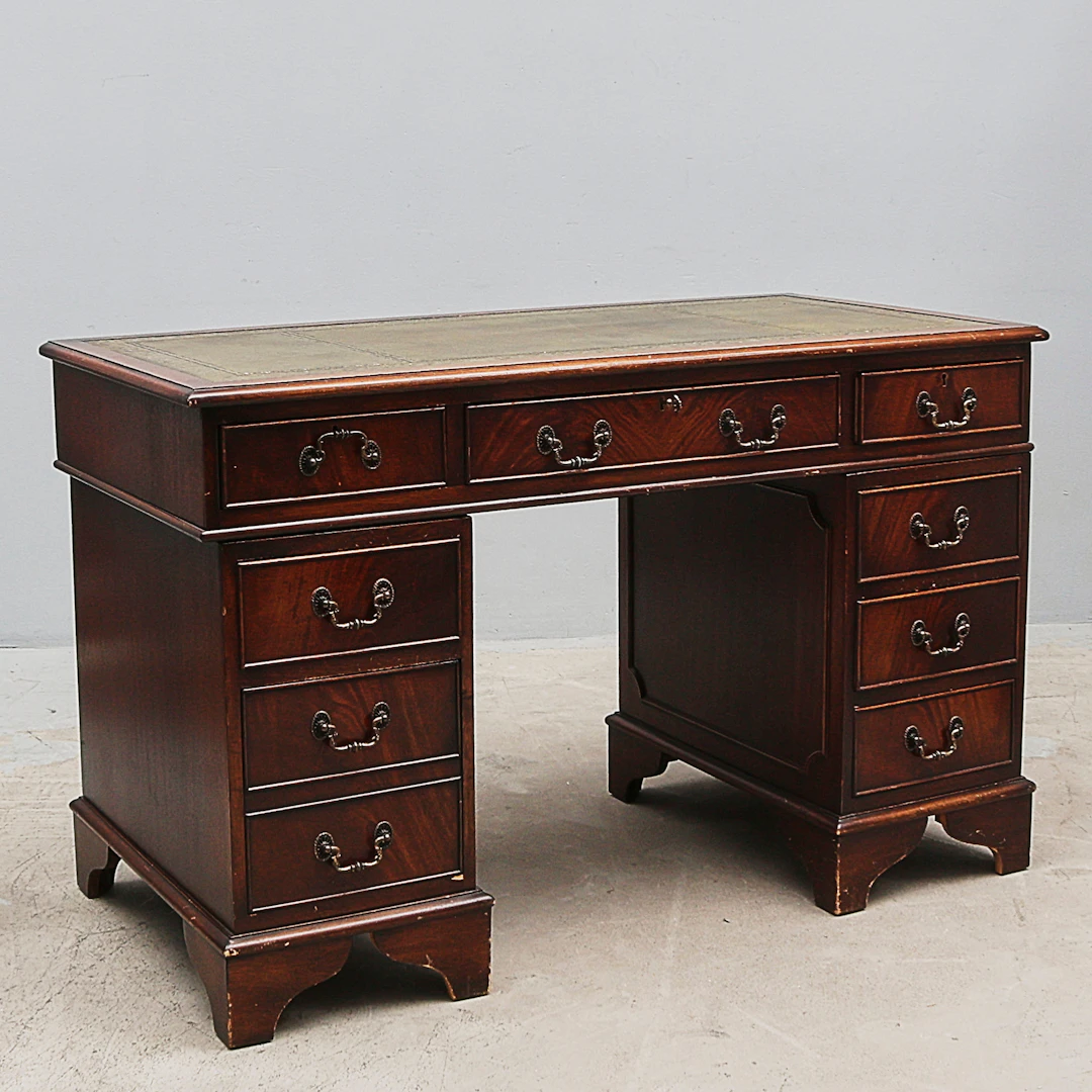 SKRIVBORD, England, läderskiva, mahogny.