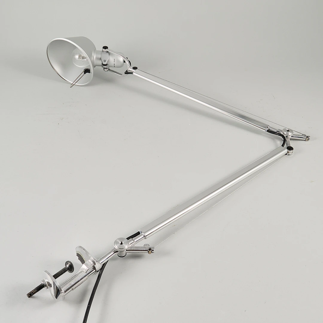M. DE LUCCHI & G. FASSINA. Skrivbordslampa för Artemide, med bordsfäste