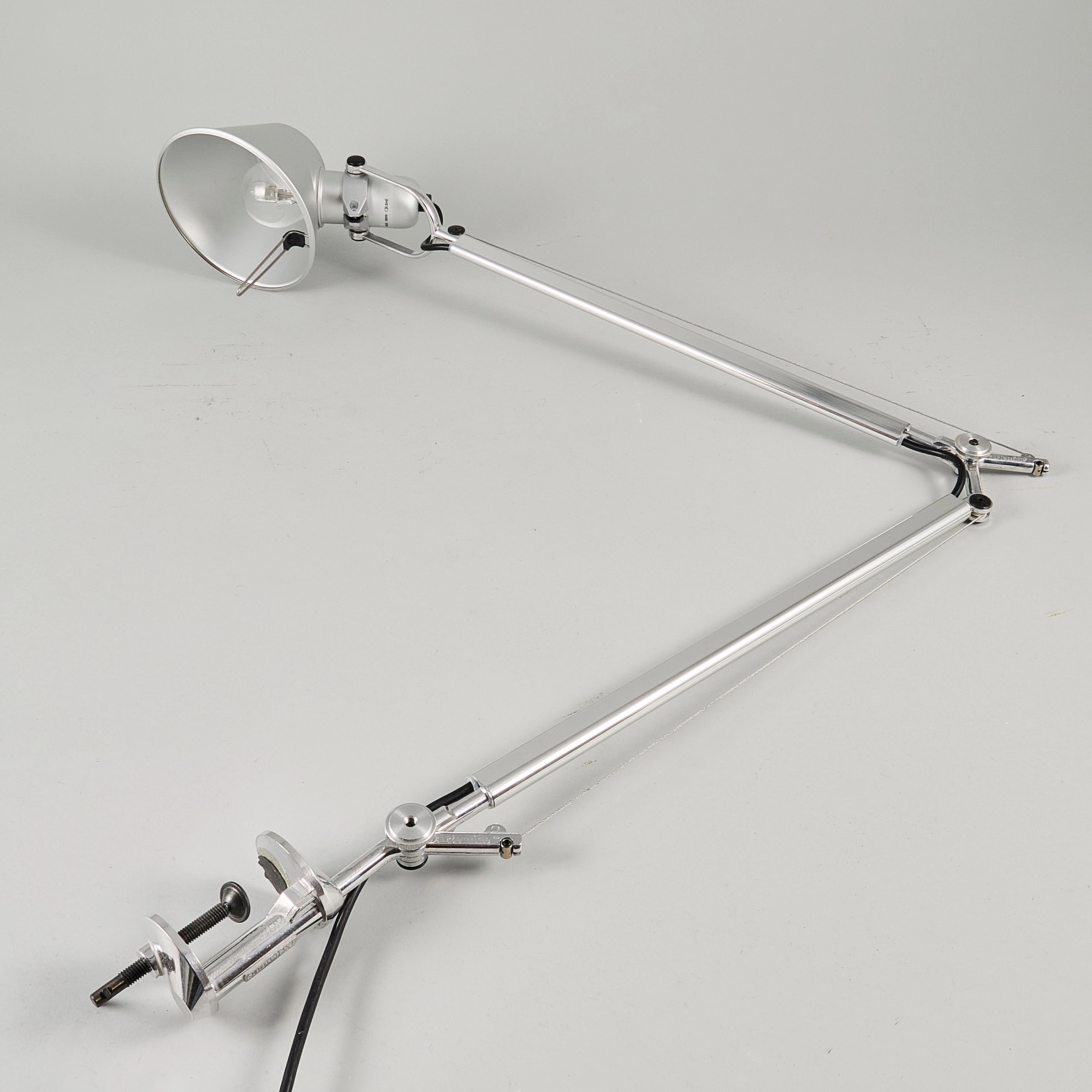M. DE LUCCHI & G. FASSINA. Skrivbordslampa för Artemide, med bordsfäste