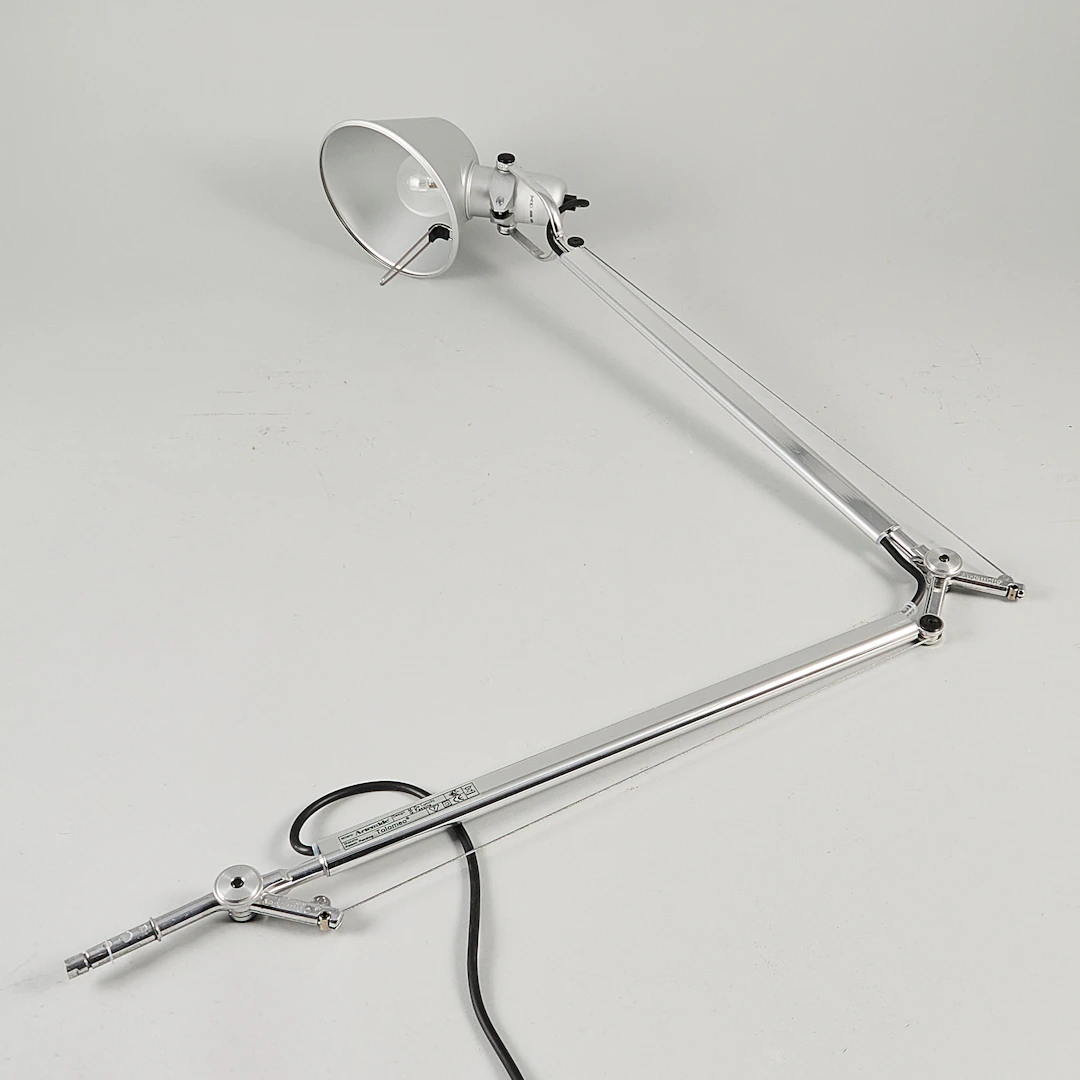 M. DE LUCCHI & G. FASSINA. Skrivbordslampa för Artemide, med bordsfäste