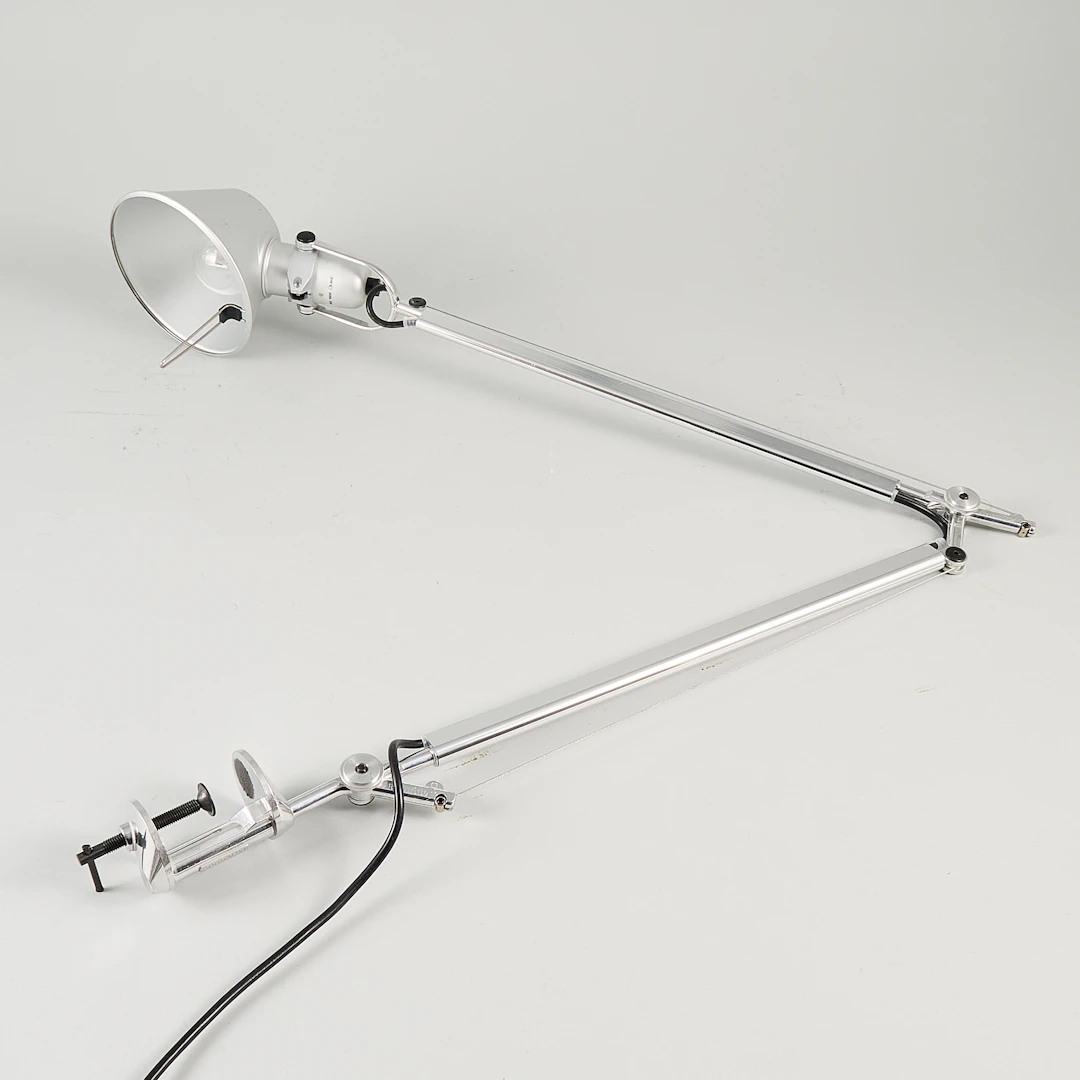 M. DE LUCCHI & G. FASSINA. Skrivbordslampa för Artemide, med bordsfäste