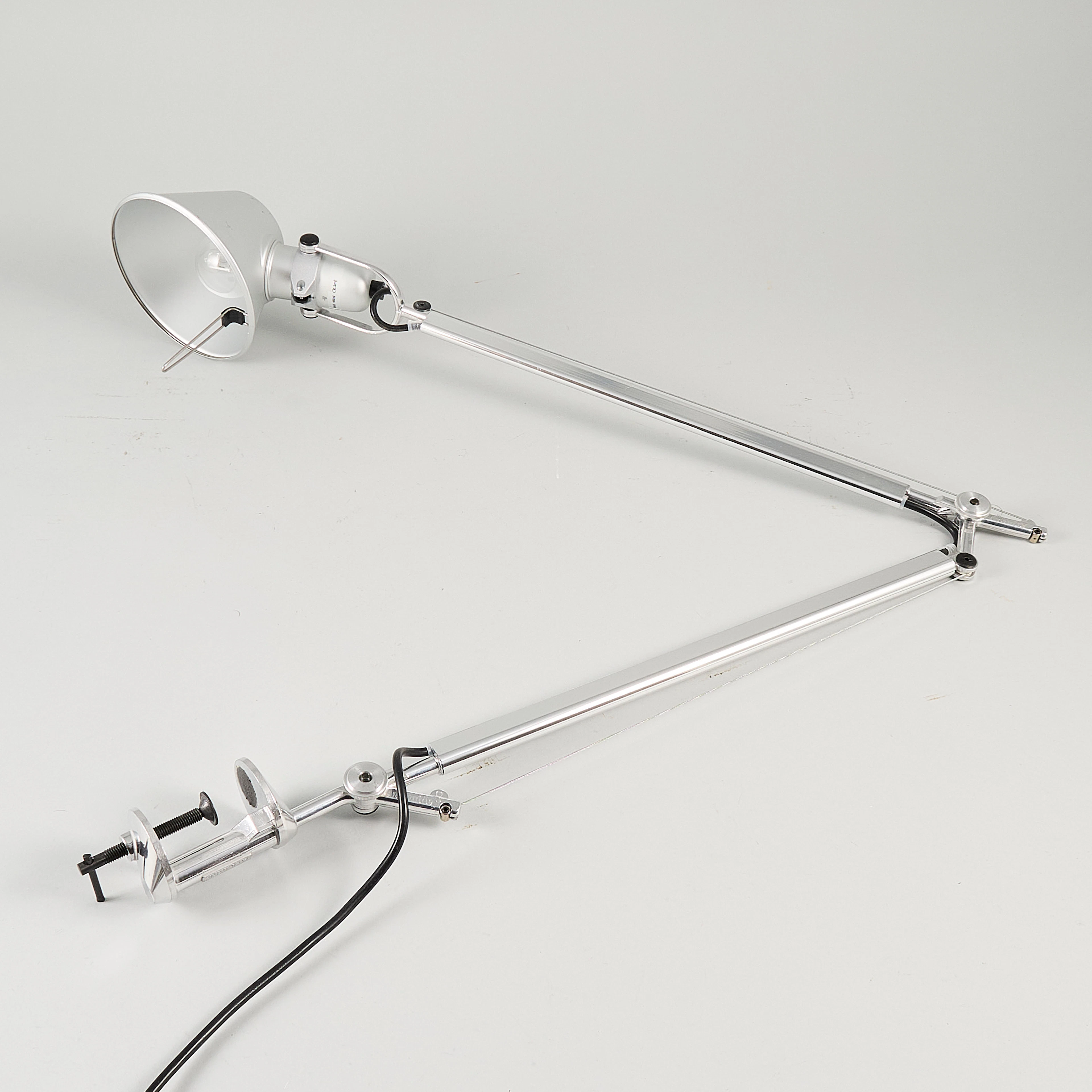 M. DE LUCCHI & G. FASSINA. Skrivbordslampa för Artemide, med bordsfäste