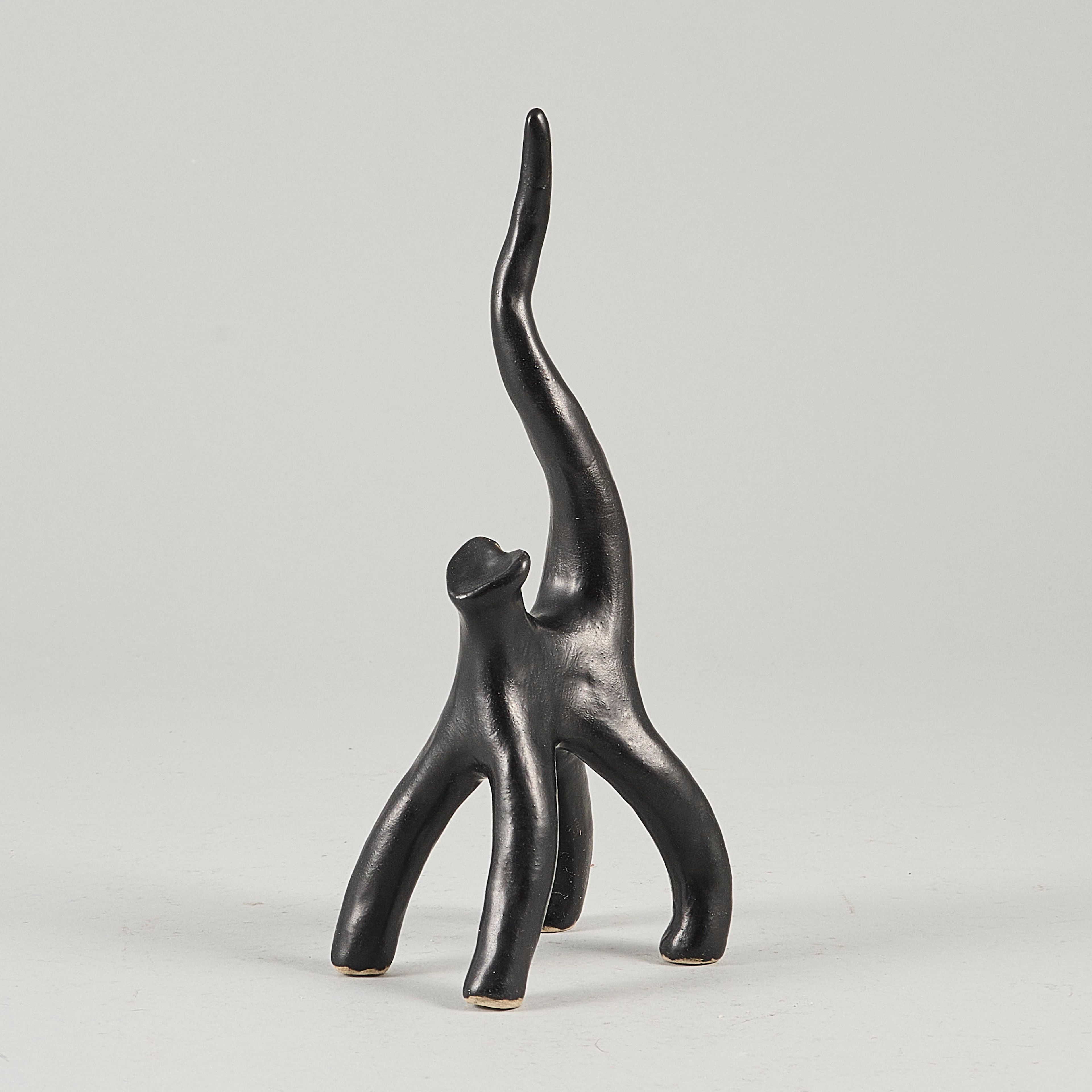 ASTRID ANDERBERG. skulptur i svart glaserad keramik, Katt.