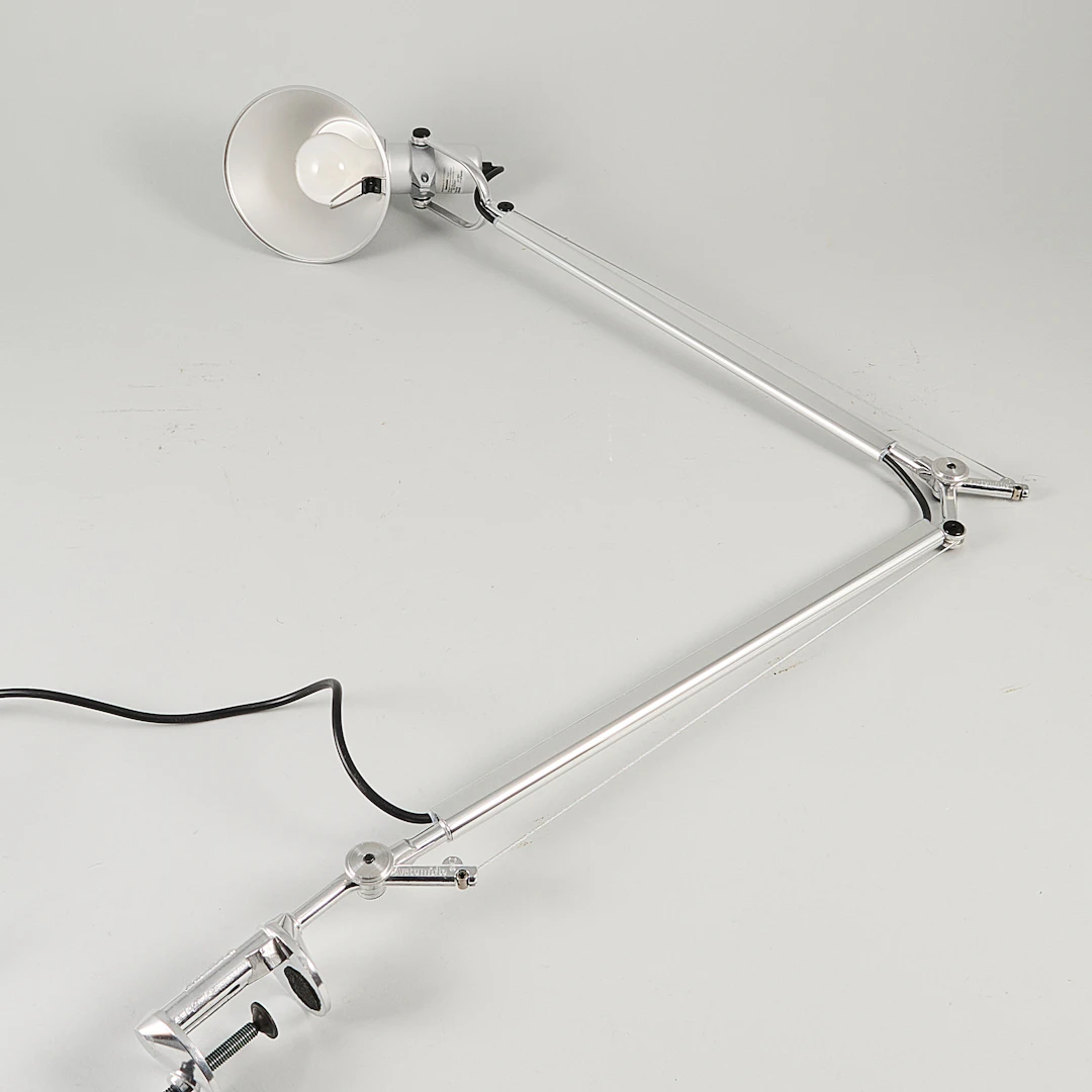 M. DE LUCCHI & G. FASSINA. Skrivbordslampa för Artemide, med bordsfäste