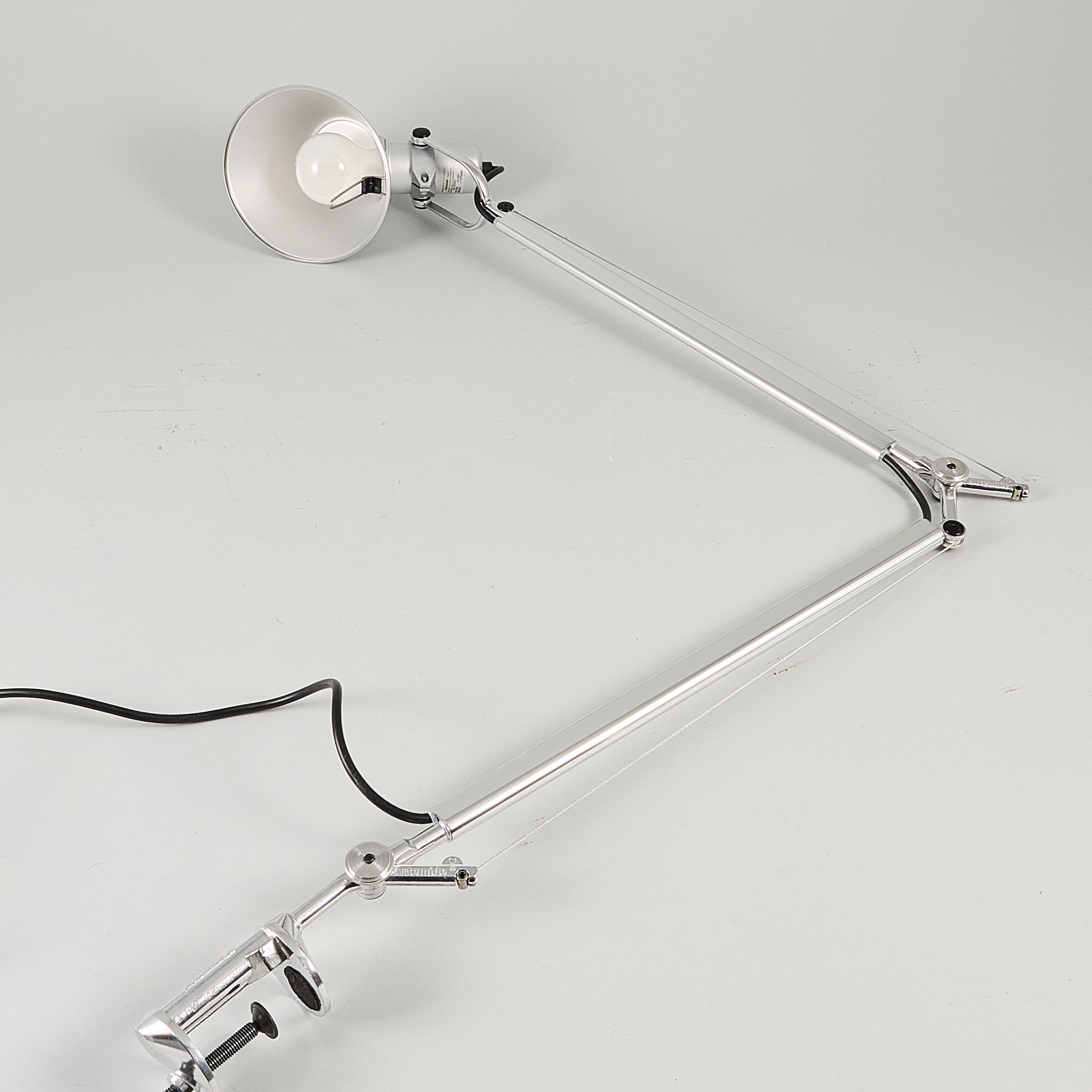 M. DE LUCCHI & G. FASSINA. Skrivbordslampa för Artemide, med bordsfäste
