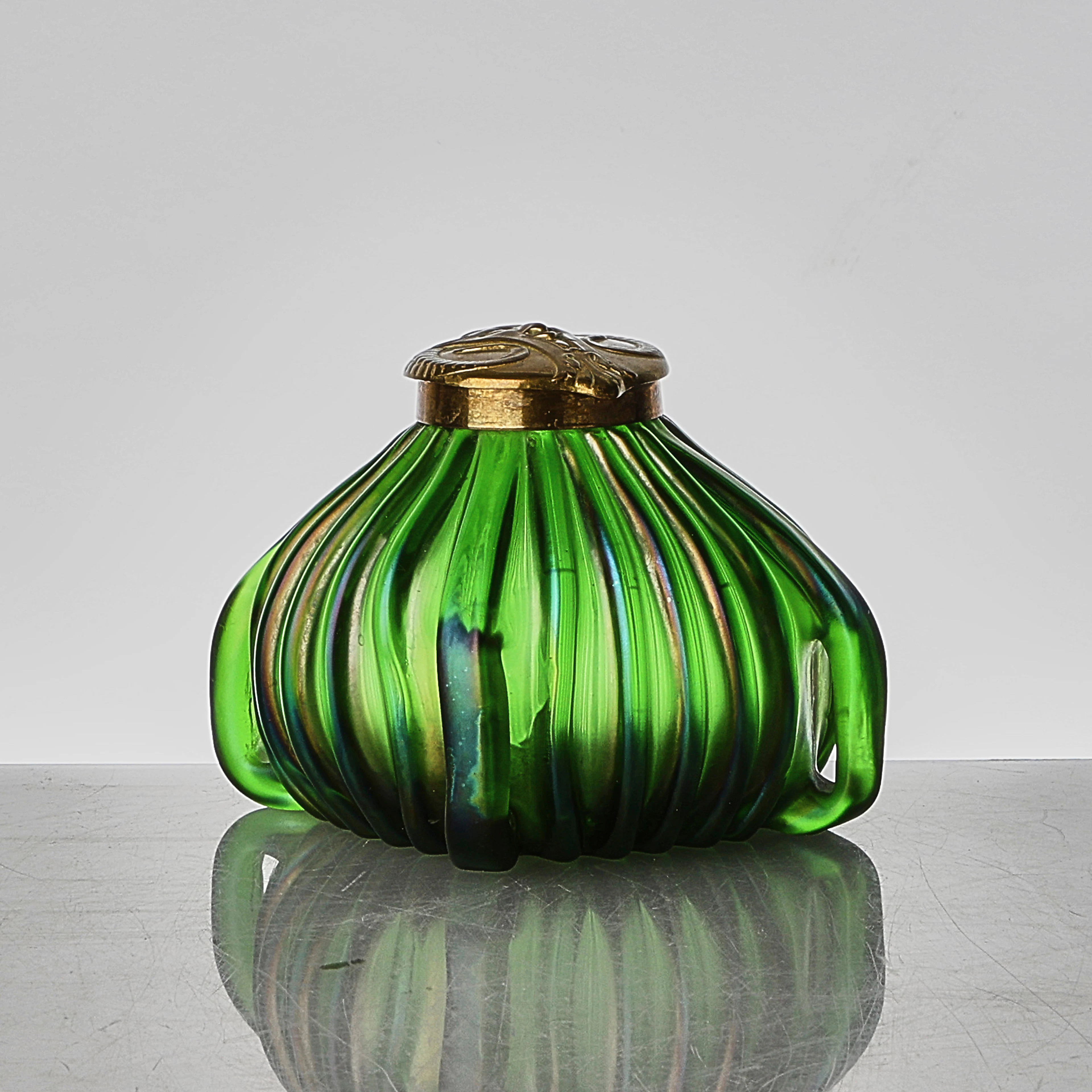 BLÄCKHORN, iriserande glas, jugendstil.