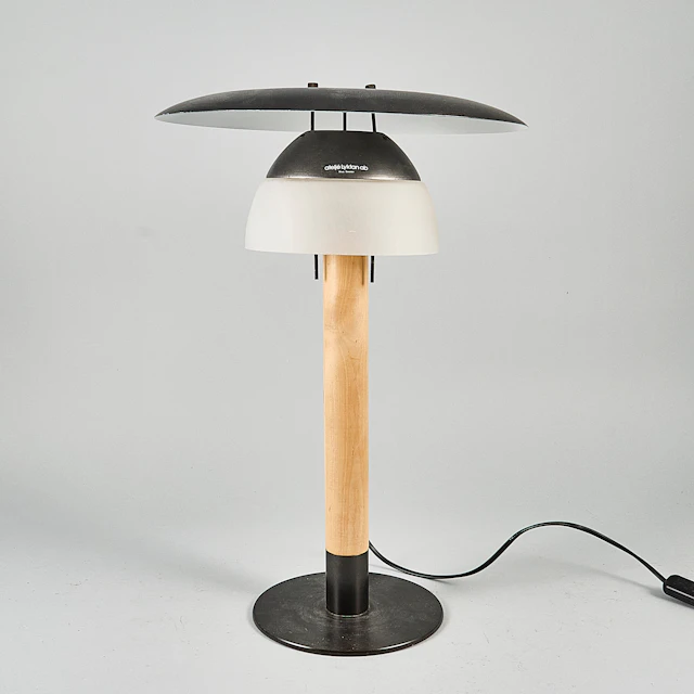 LARS BESSFELT. Bordslampa, plåt, björk, glas, "Birka", Atelje Lyktan