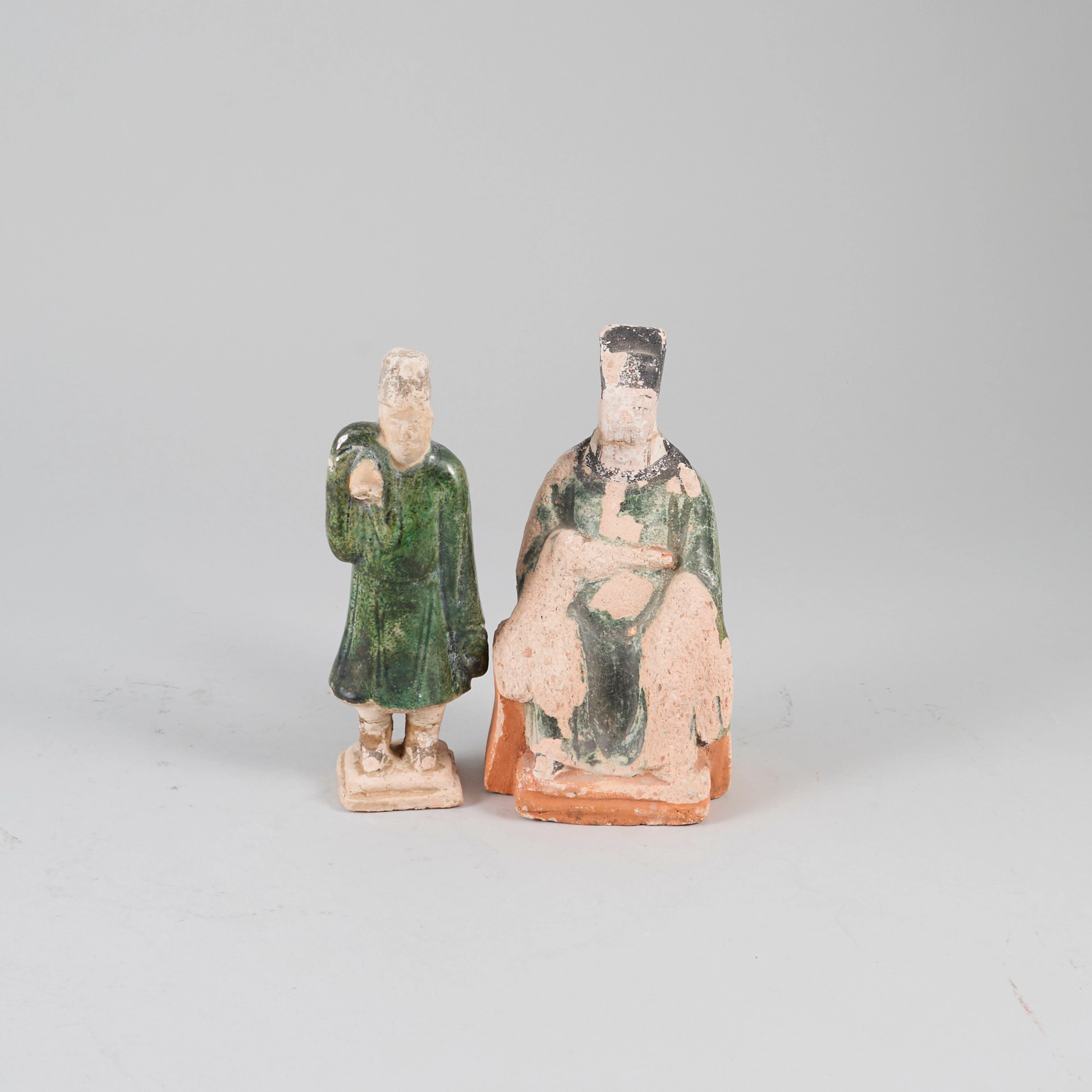 GRAVFIGURINER, 2 st, Keramik, Kopior.