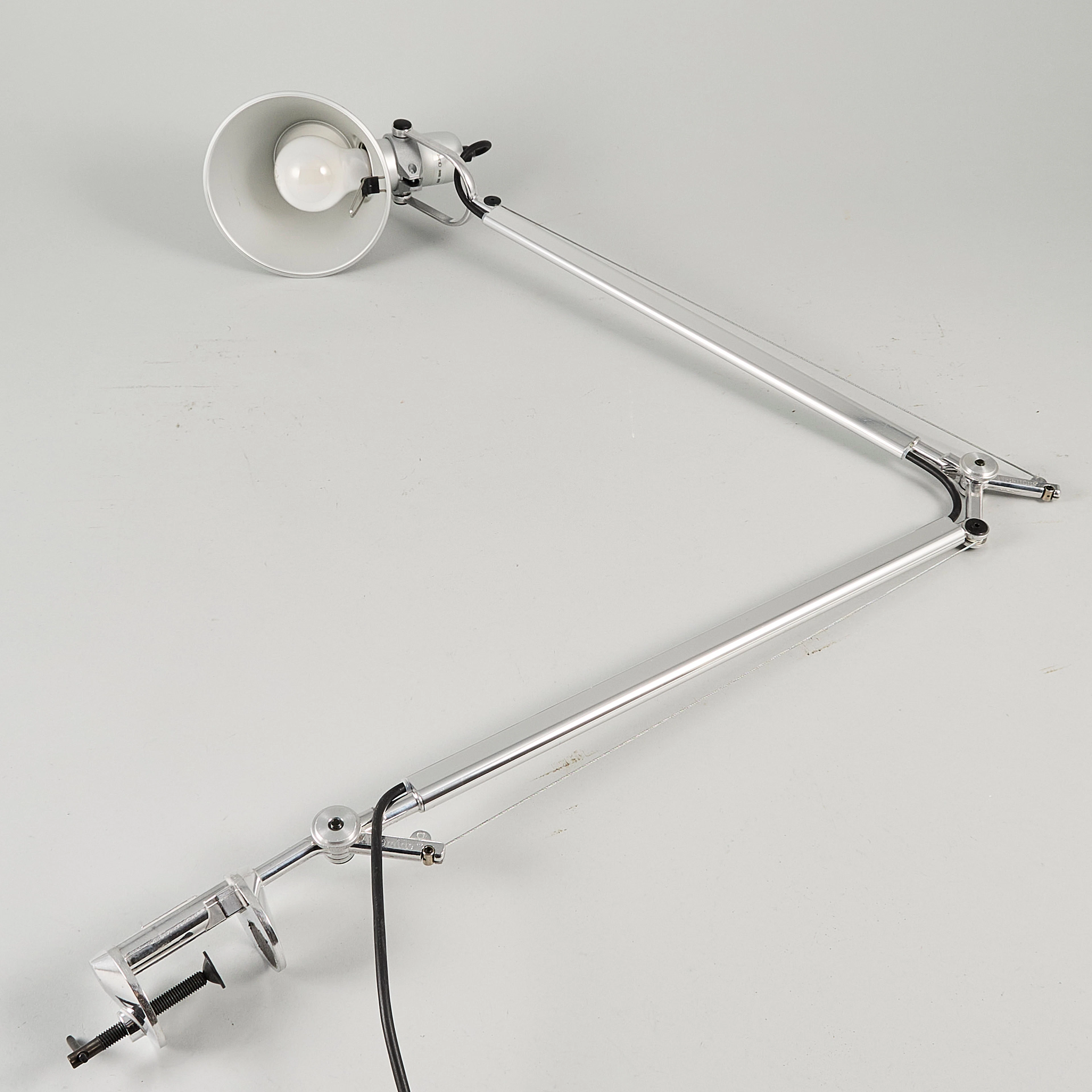 M. DE LUCCHI & G. FASSINA. Skrivbordslampa för Artemide, med bordsfäste