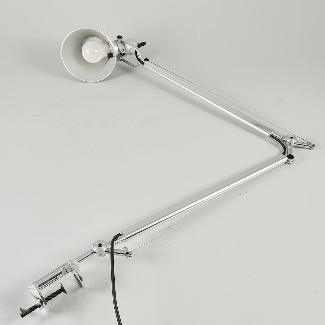 M. DE LUCCHI & G. FASSINA. Skrivbordslampa för Artemide, med bordsfäste