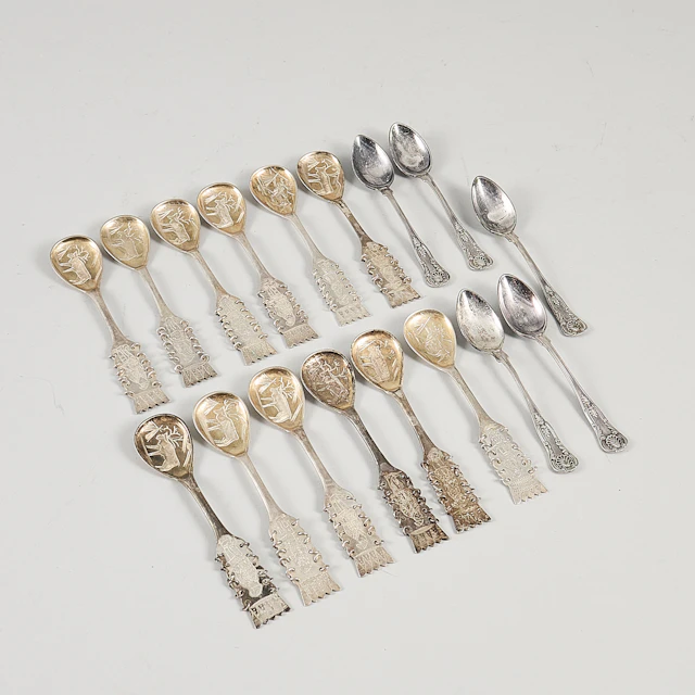 SKEDAR, silver, 12 + 5 st, sameskedar + Franska Liljan, vikt: 210 g.