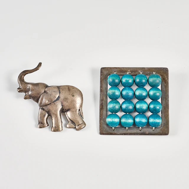 BROSCHER, 2 st, Silver, Elefant & Kaija Aarikka.
