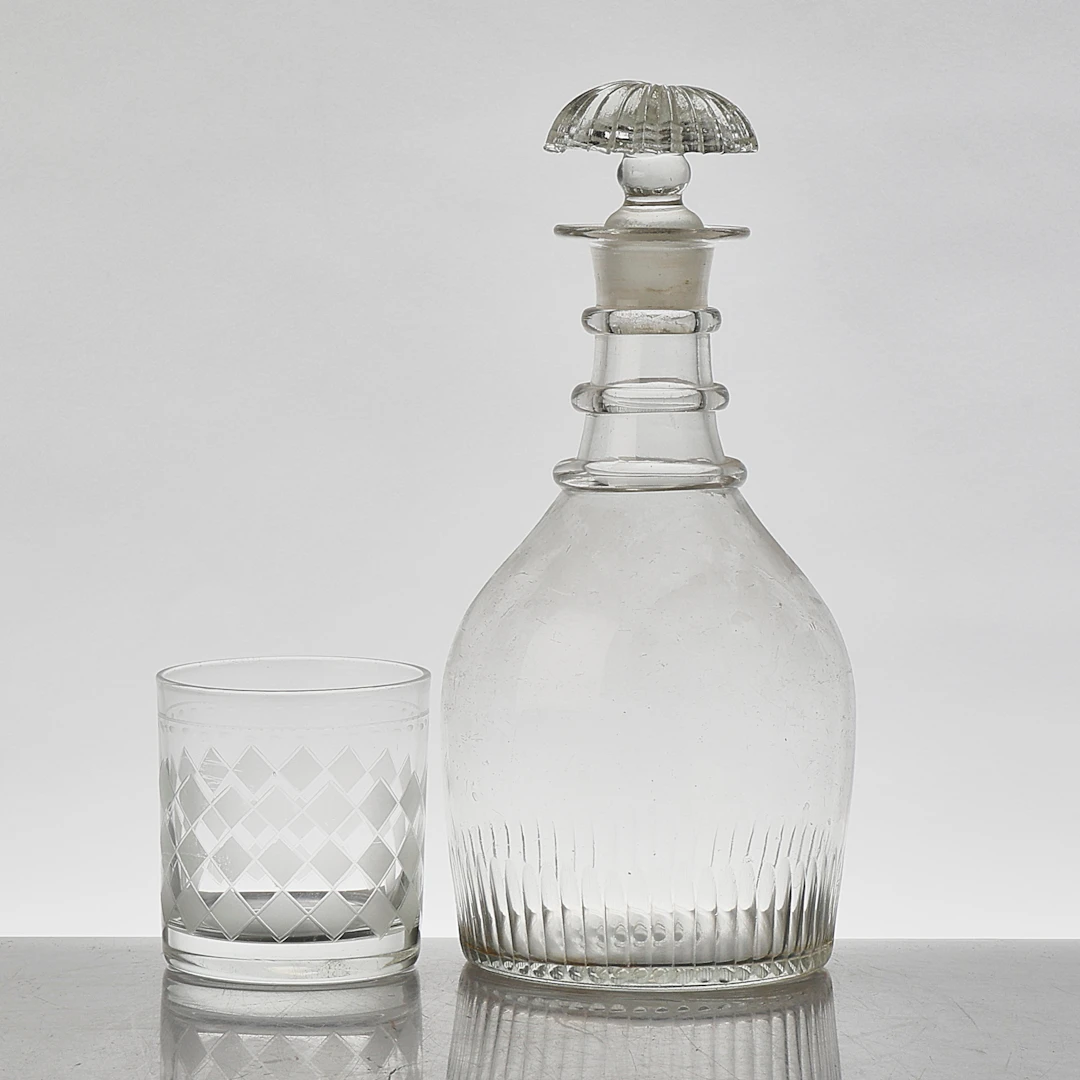 WHISKYGLAS + KARAFF, 8 + 1 del, 1800-tal, rombslipad dekor.