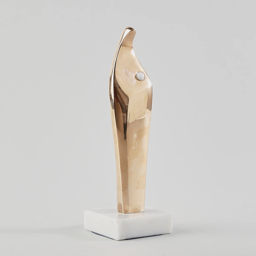 ARTHUR DOOLEY. Skulptur, Brons, Madonna med pärla, signerad Nr 500.