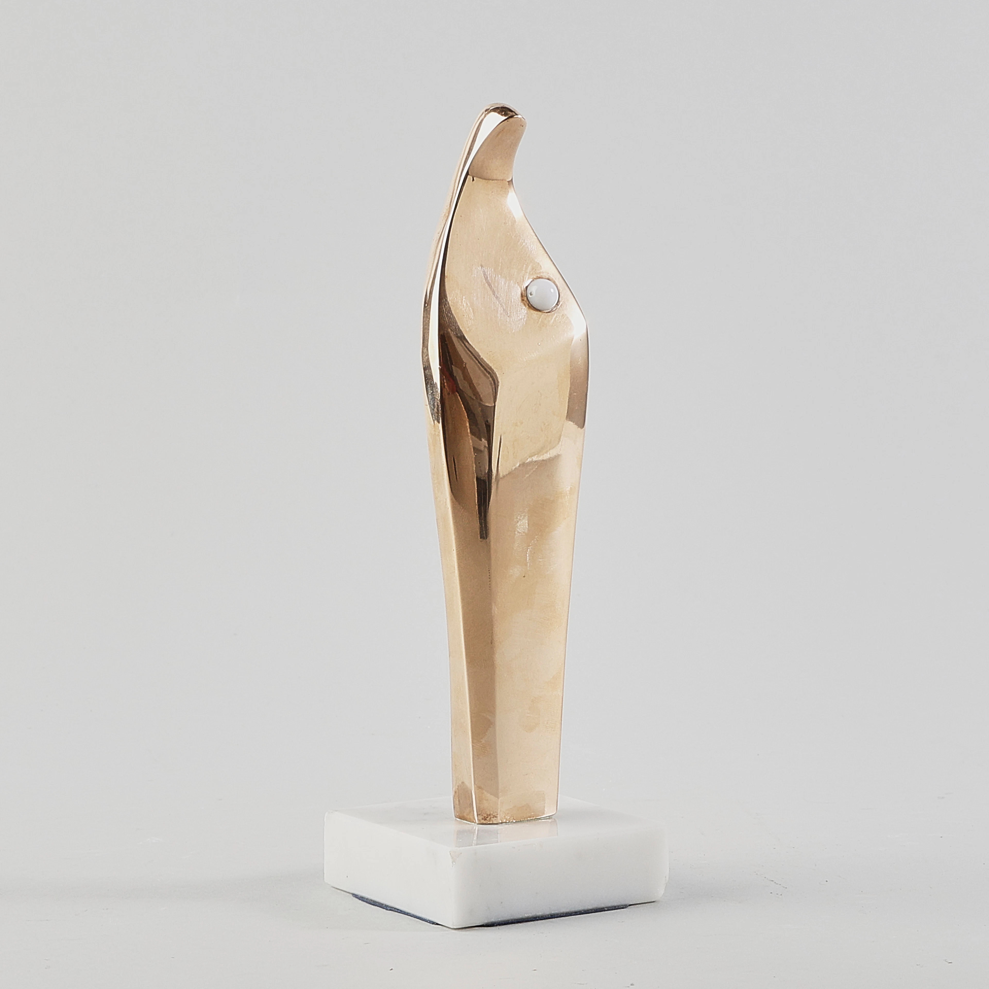 ARTHUR DOOLEY. Skulptur, Brons, Madonna med pärla, signerad Nr 500.