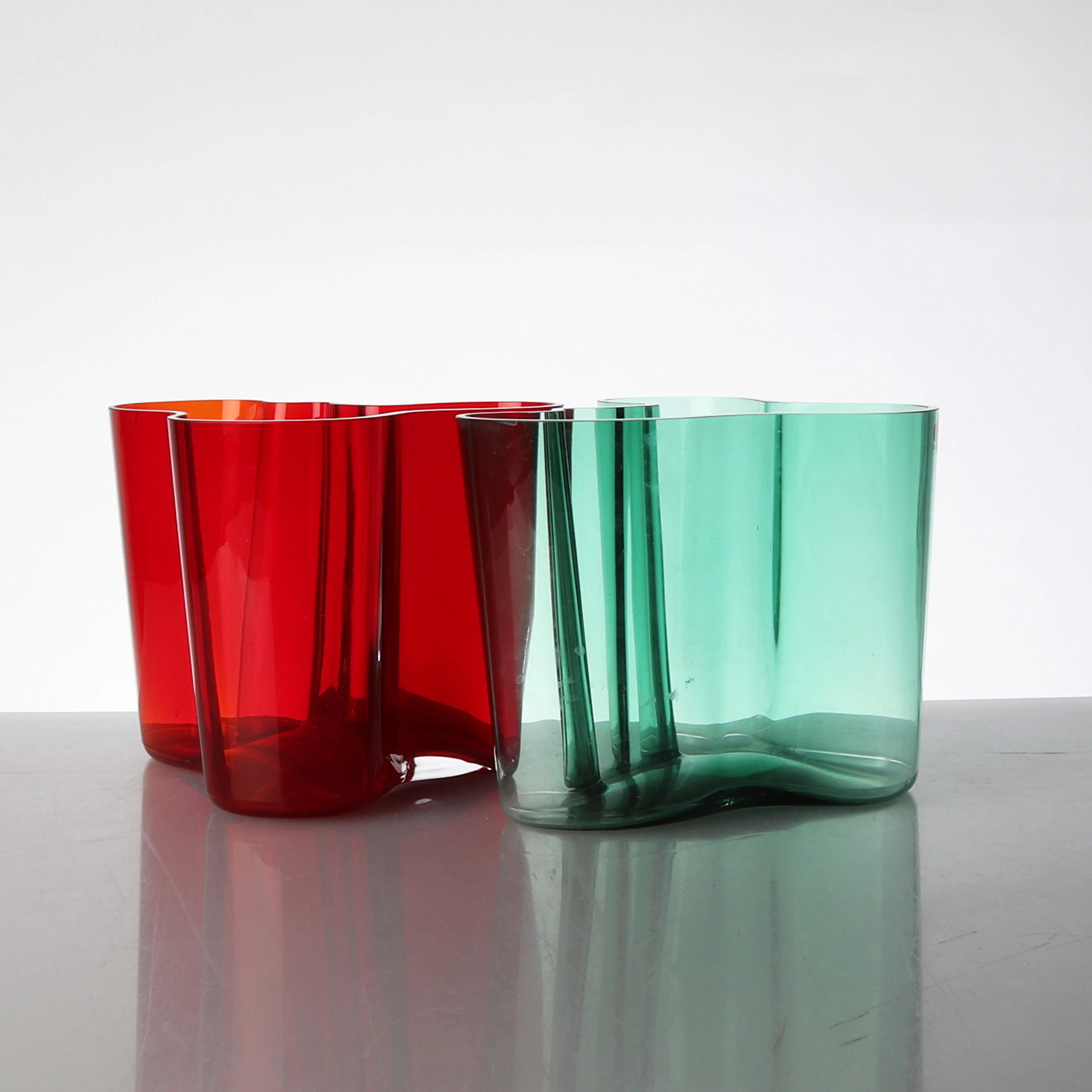 ALVAR AALTO. Vaser 2 st, Savoy, Iittal.