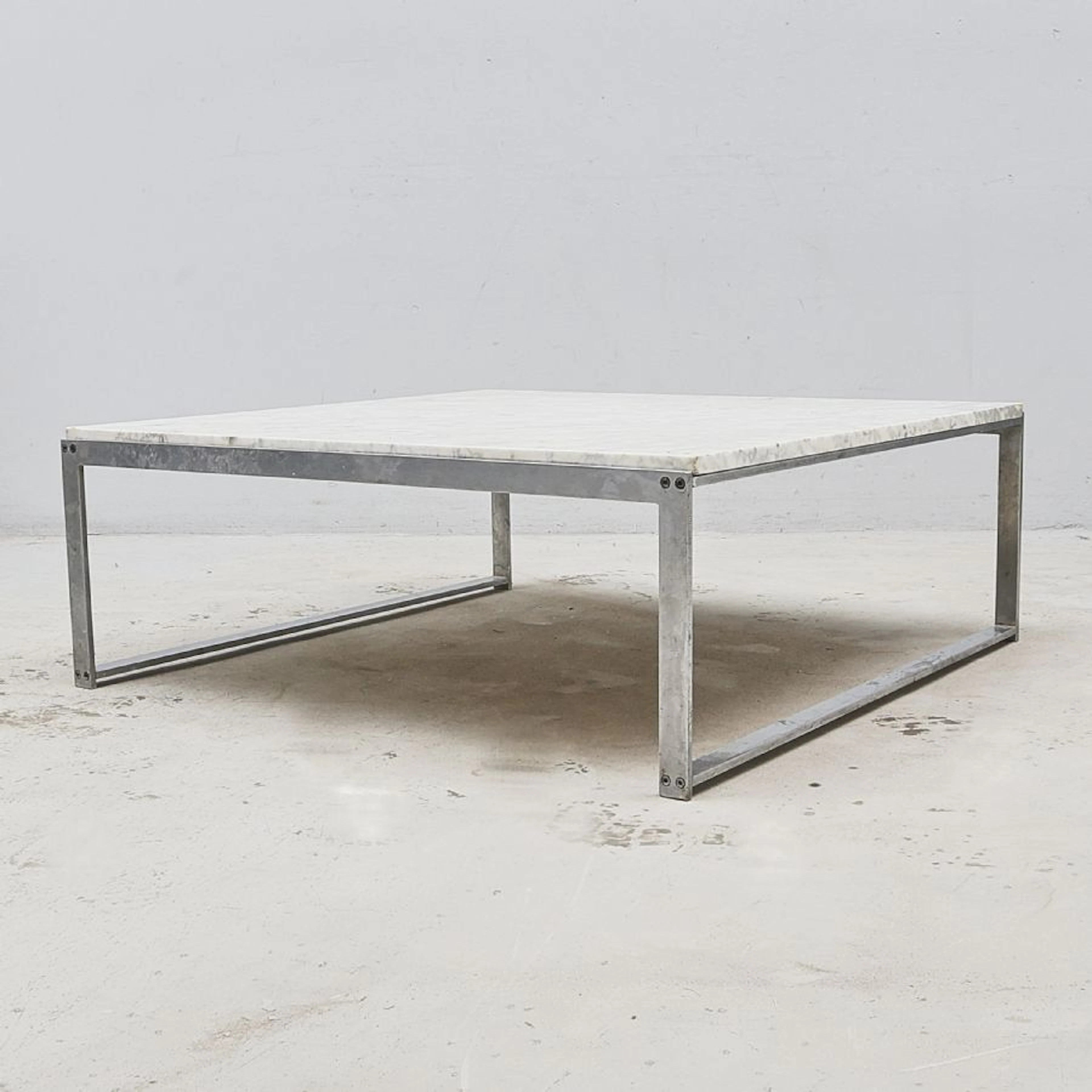 Soffbord, med stenskiva