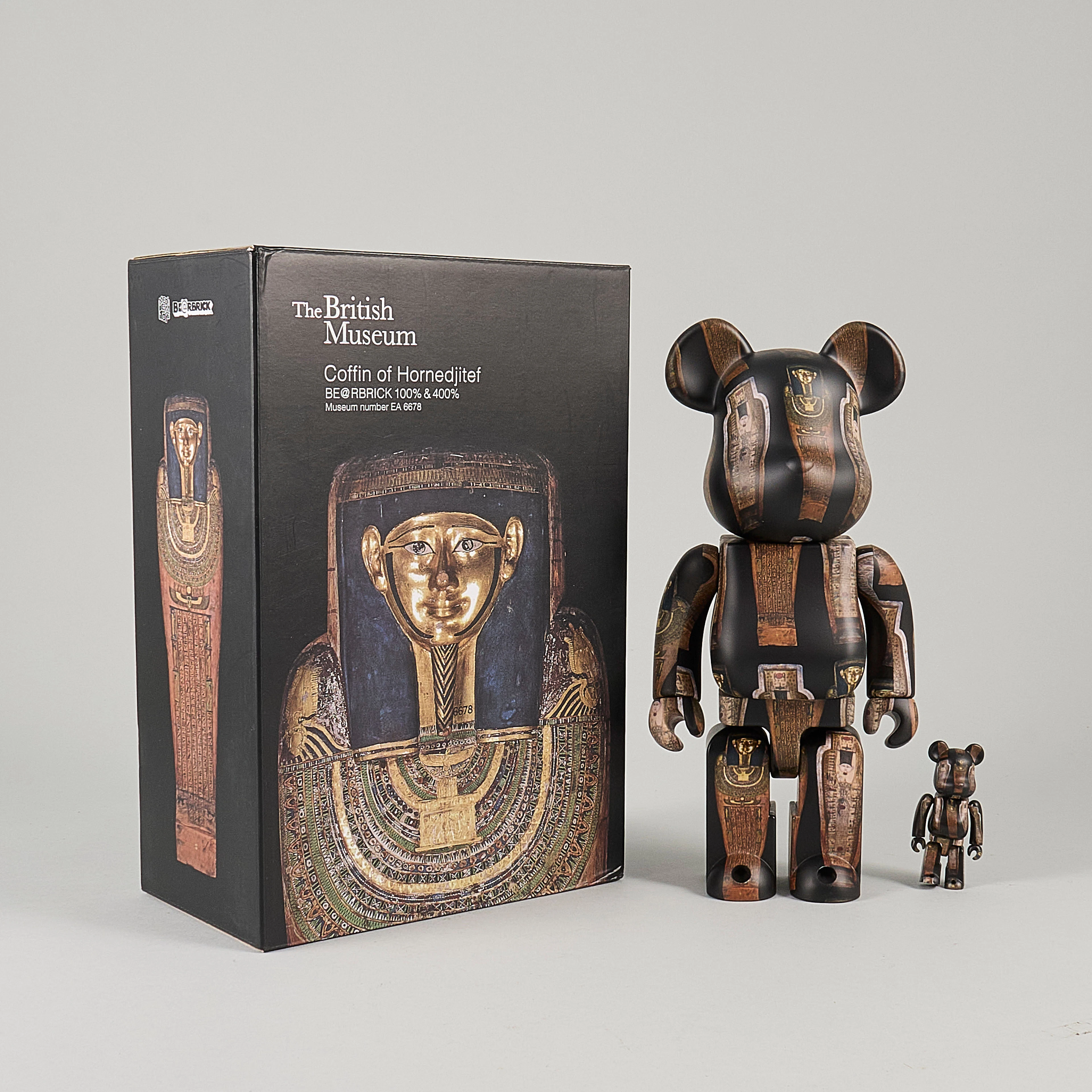 SKULPTURER. 2 st, Bearbrick, Medicom toy, "400 procent" och "100 procent".