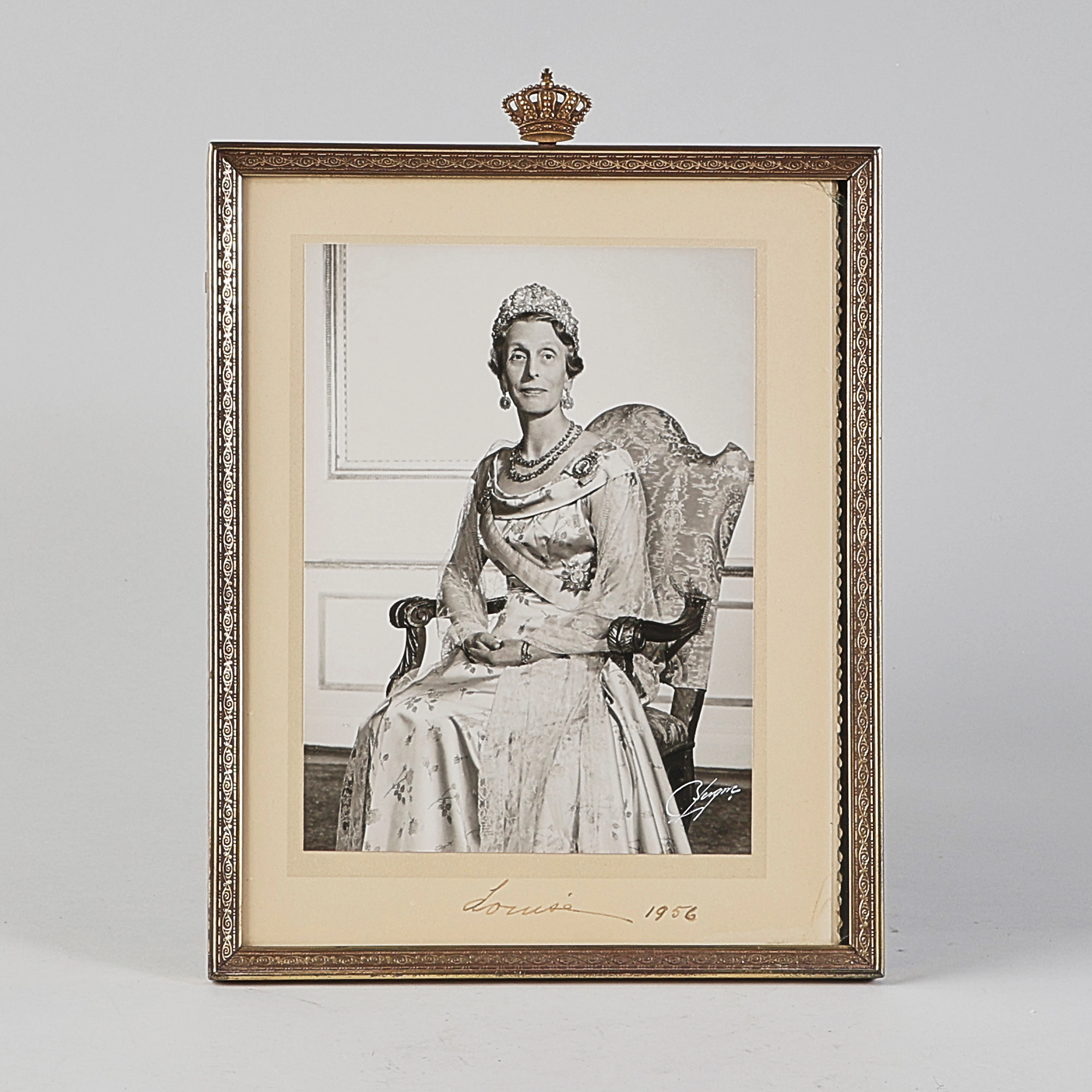 Fotografi Kronprinsessan Louise 1956, egenhändigt signerad.