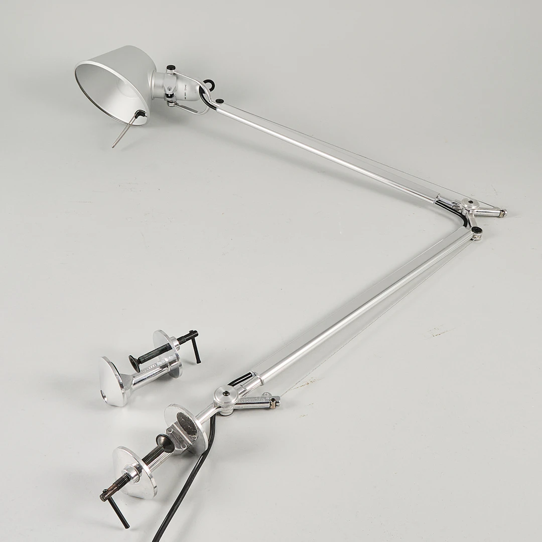 M. DE LUCCHI & G. FASSINA. Skrivbordslampa för Artemide, med bordsfäste