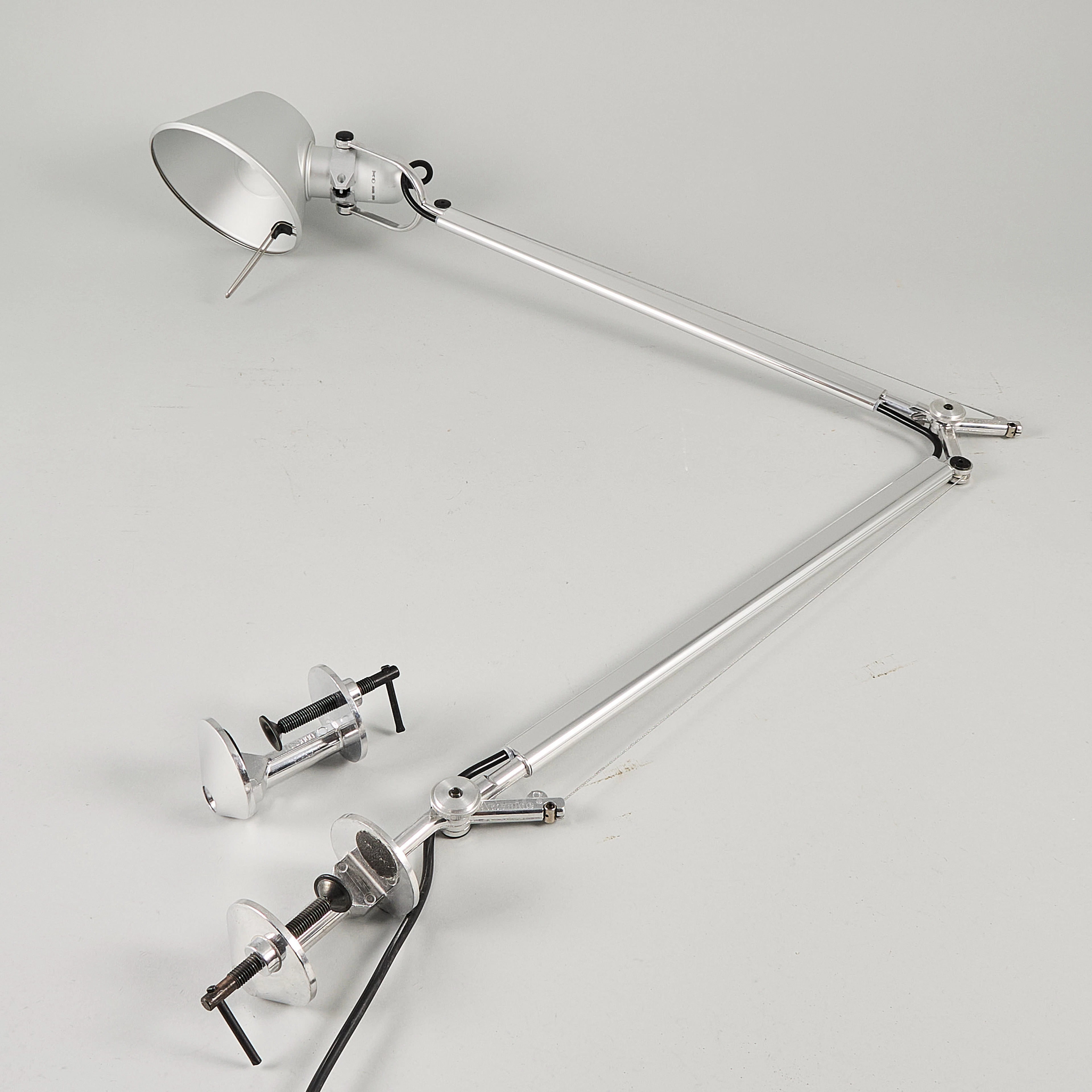 M. DE LUCCHI & G. FASSINA. Skrivbordslampa för Artemide, med bordsfäste