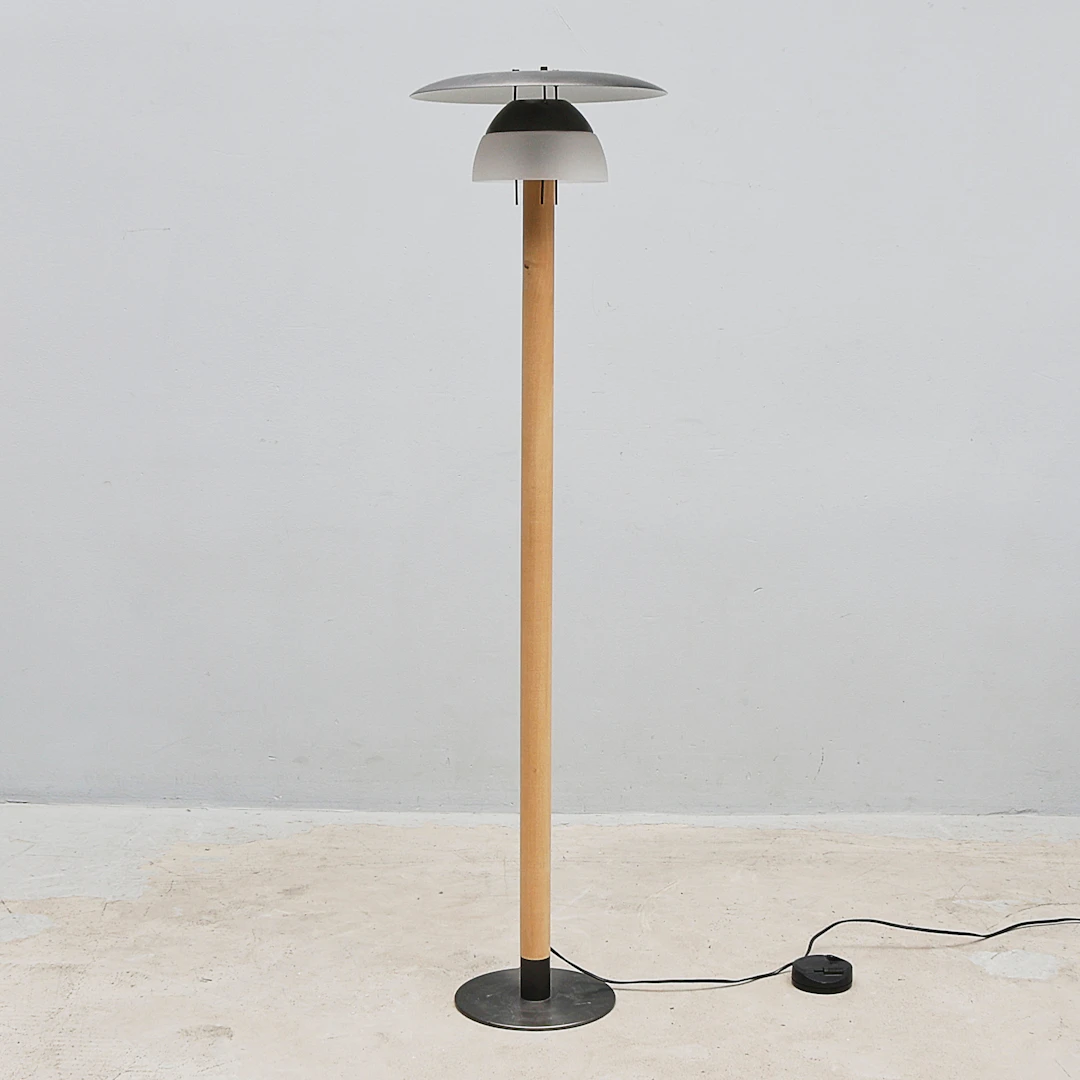LARS BESSFELT. Bordslampa, plåt, björk, glas, "Birka", Atelje Lyktan