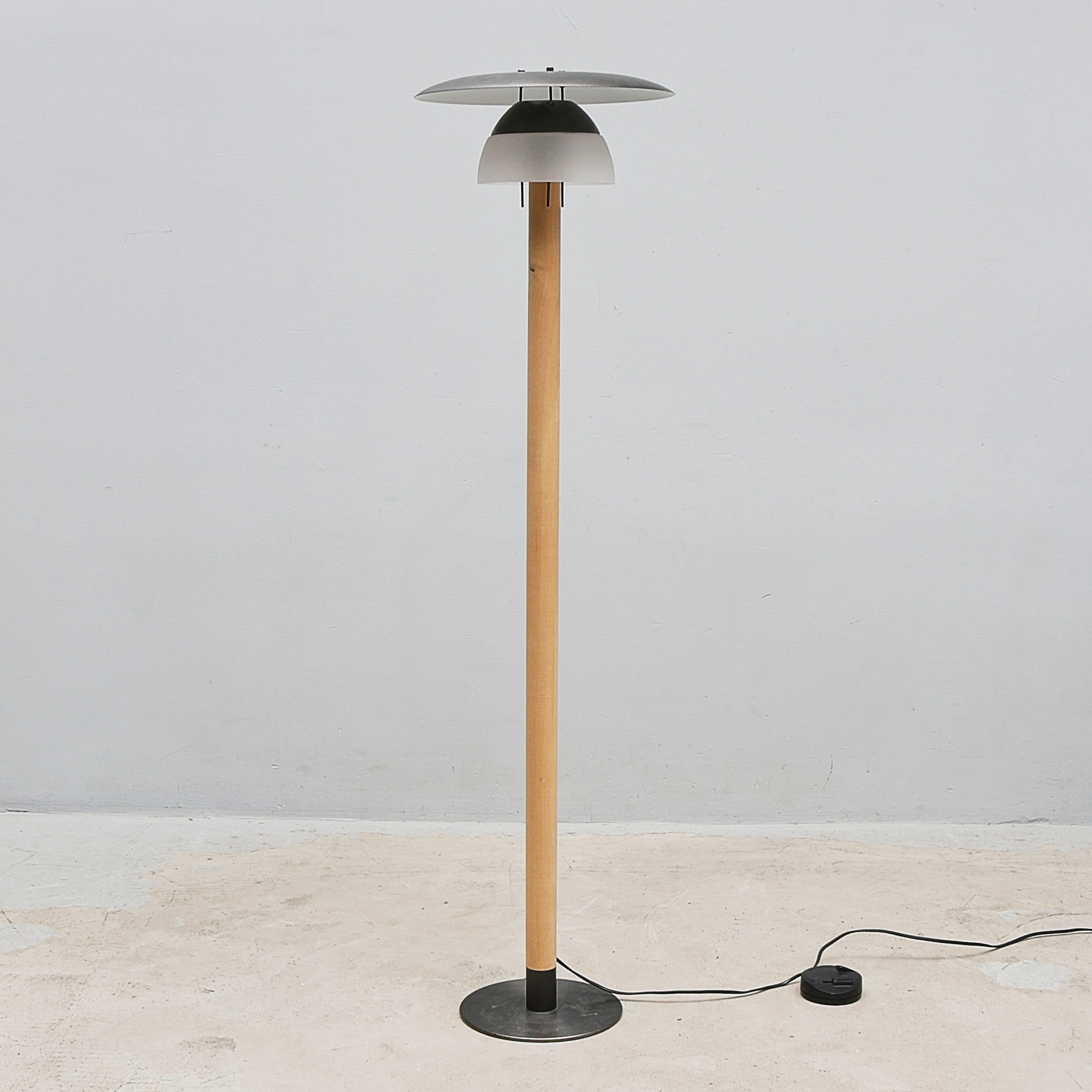 LARS BESSFELT. Bordslampa, plåt, björk, glas, "Birka", Atelje Lyktan