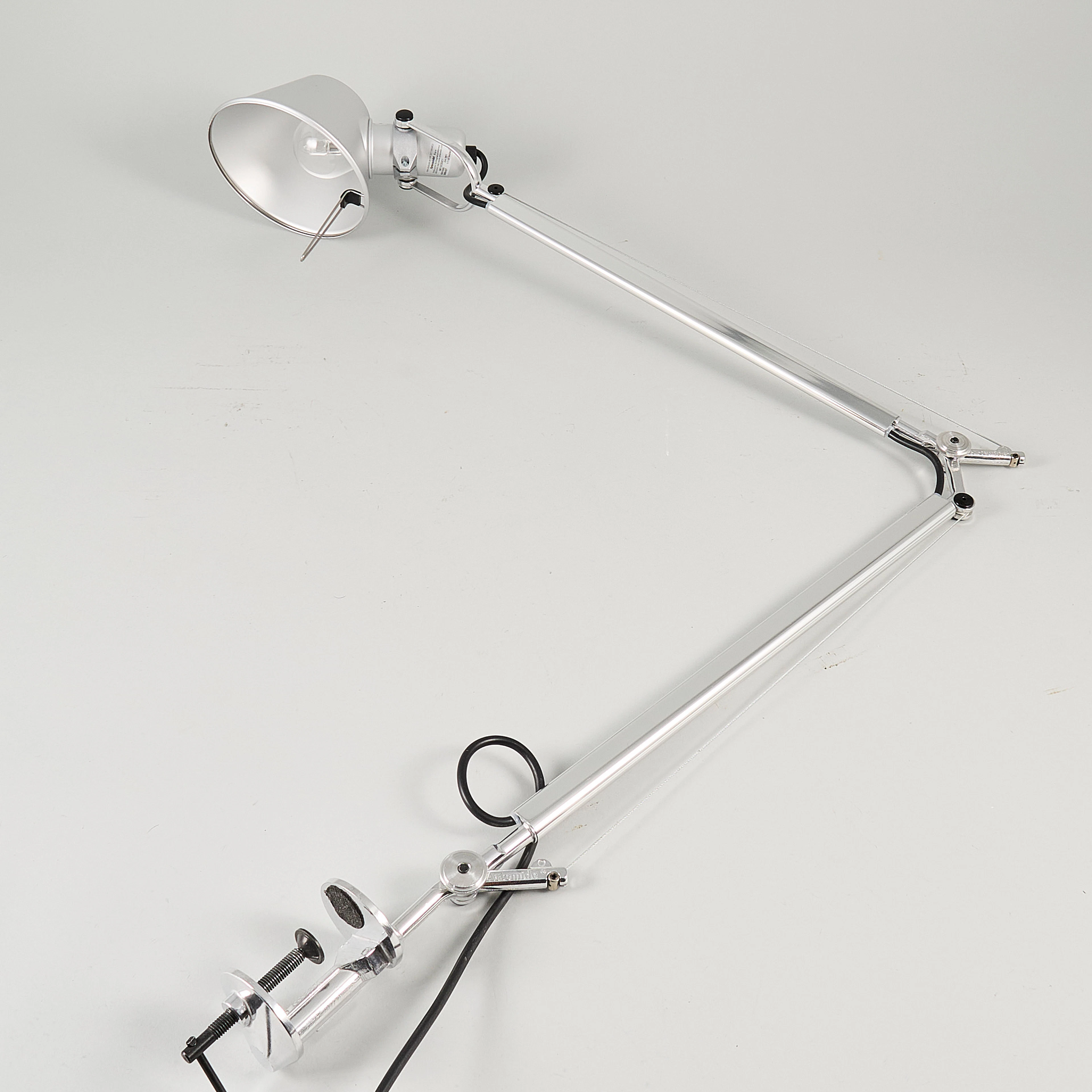 M. DE LUCCHI & G. FASSINA. Skrivbordslampa för Artemide, med bordsfäste