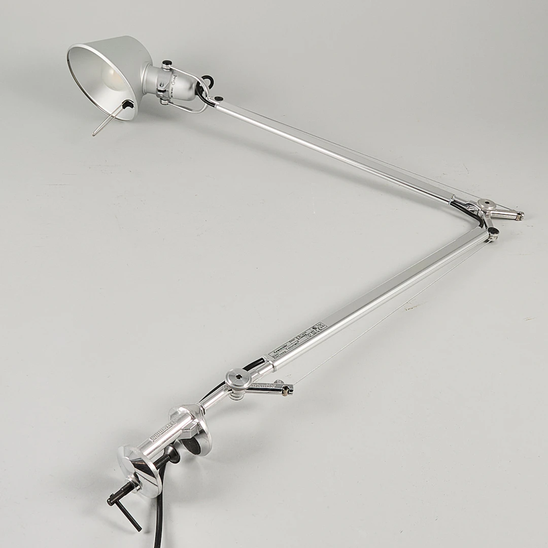 M. DE LUCCHI & G. FASSINA. Skrivbordslampa för Artemide, med bordsfäste