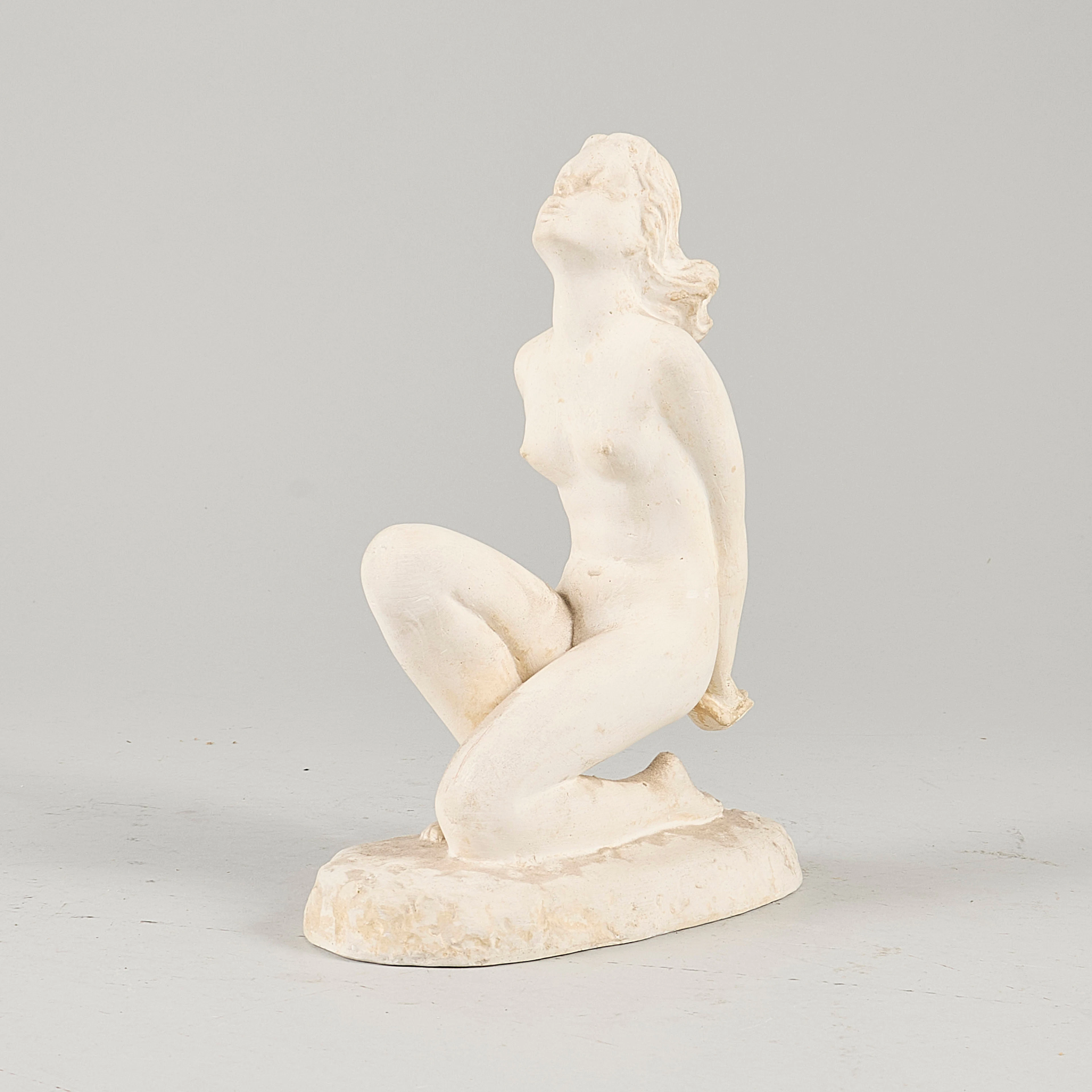 CARIN NILSON. Skulptur, Knästående modell, Gips.