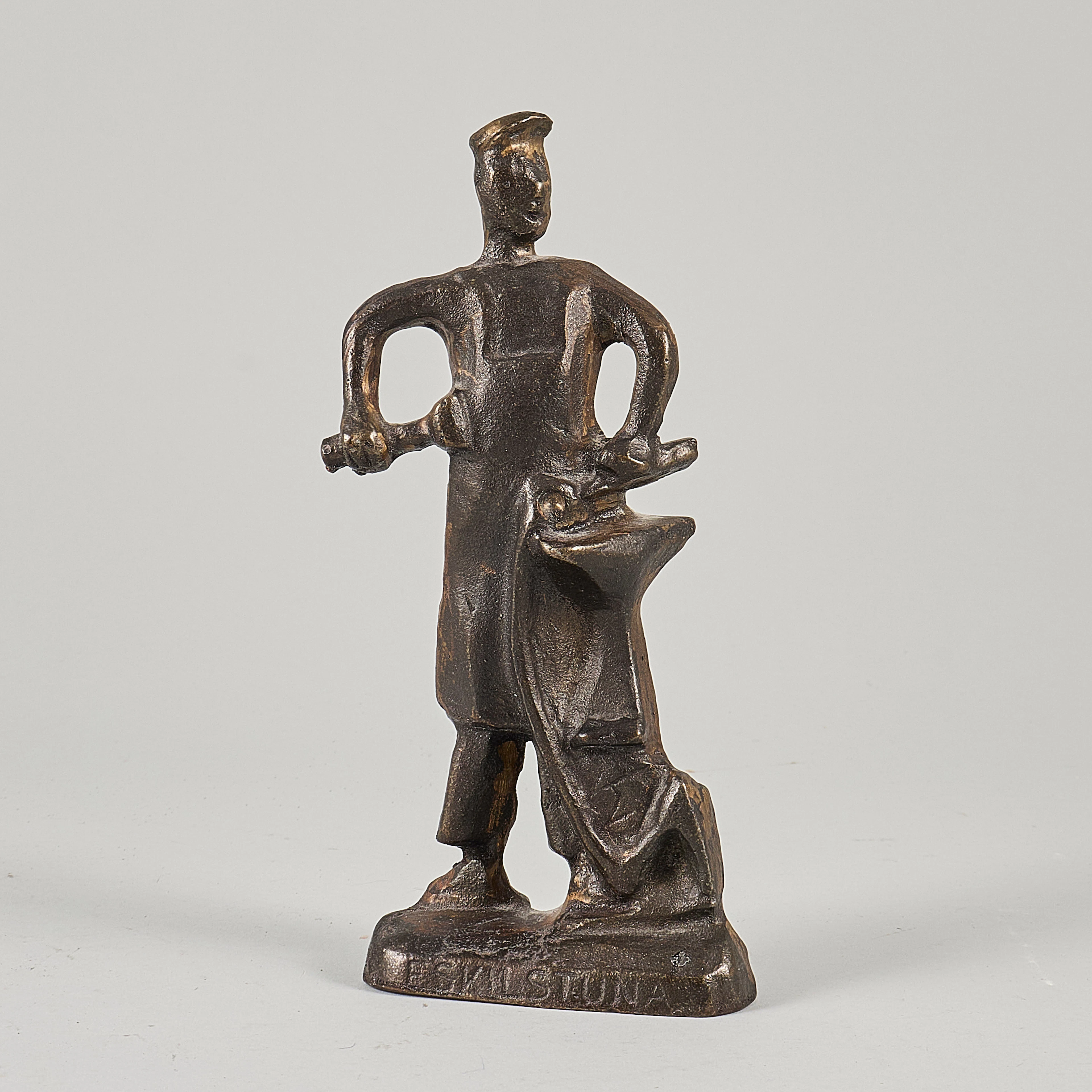 ALLAN EBELING. Skulptur, figurin föreställande en smed, brons, monogramsignerad