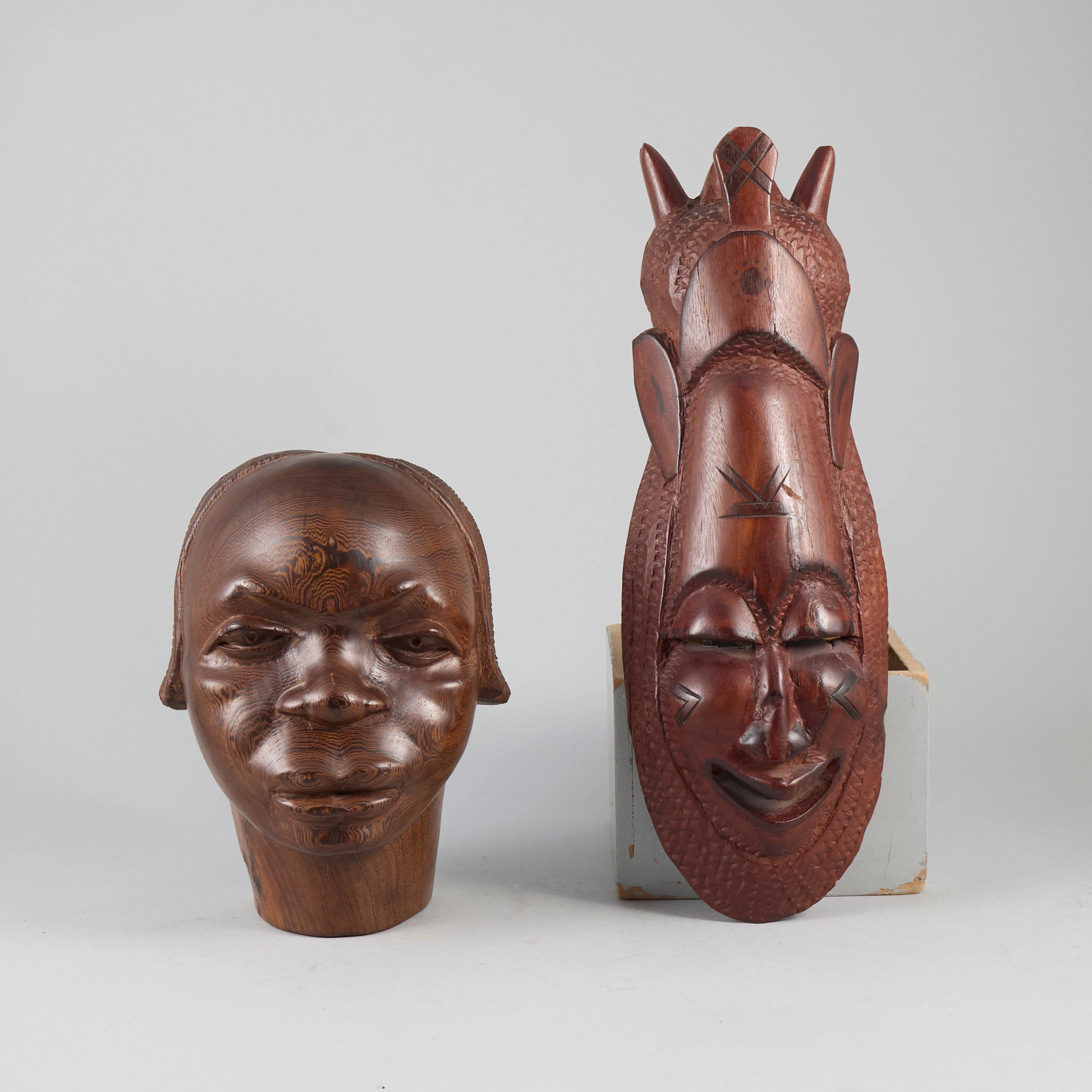 Masker, 2 st, Afrikana, Trä.